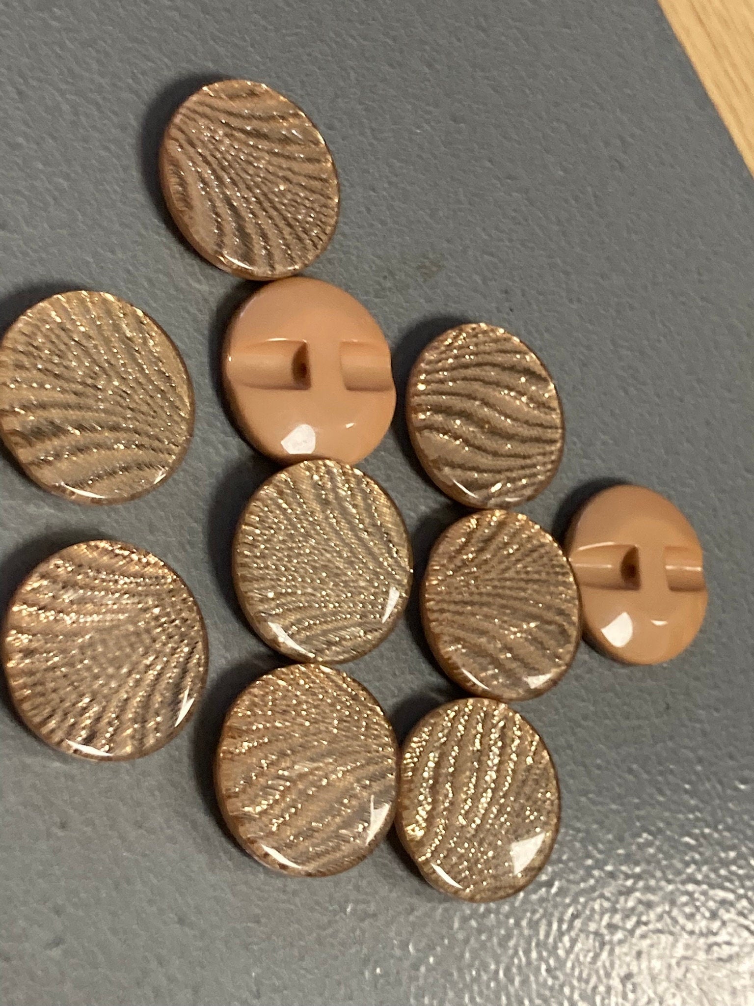 Set of 10 x 22mm plastic GOLD textured buttons glitter