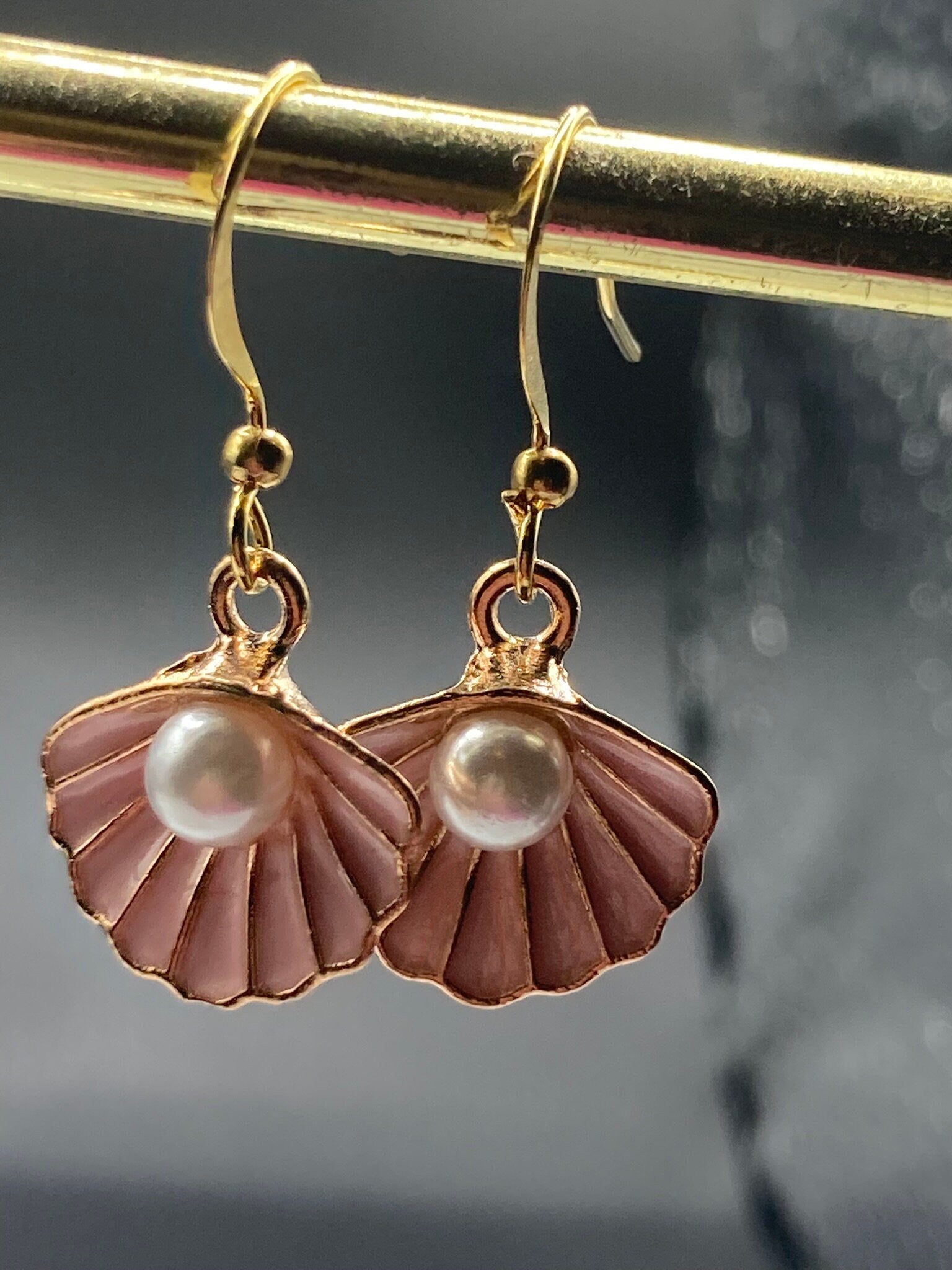 pink enamel oyster shell pearl gold tone small drop earrings