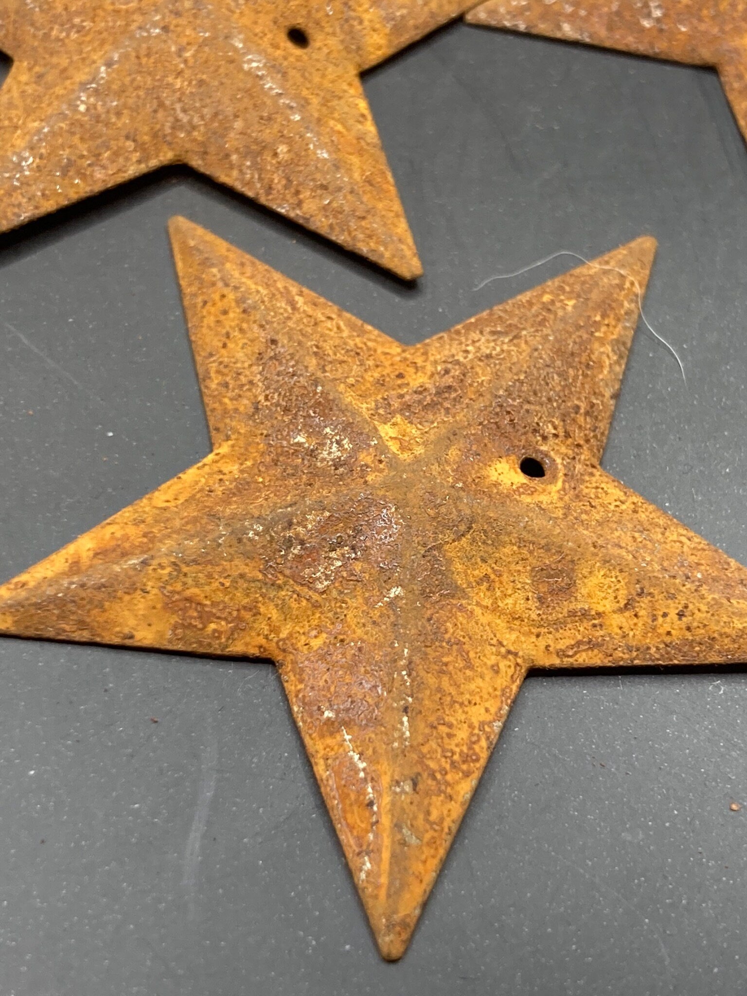 Set of 10 pieces x 4.5cm rusty metal rustic embossed pressed metal STARS craft