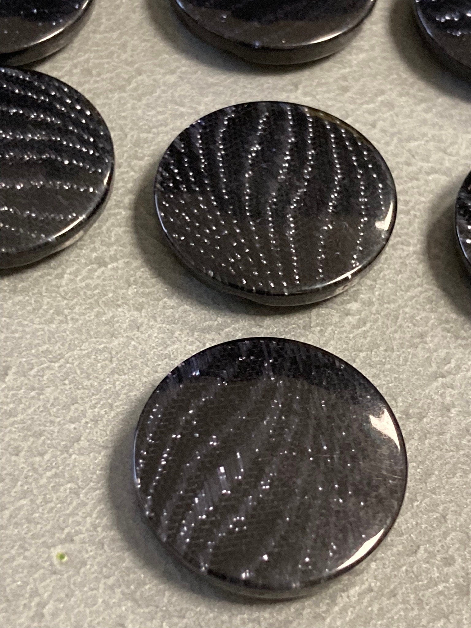 Set of 10 x 21mm plastic BLACK textured buttons silver glittery