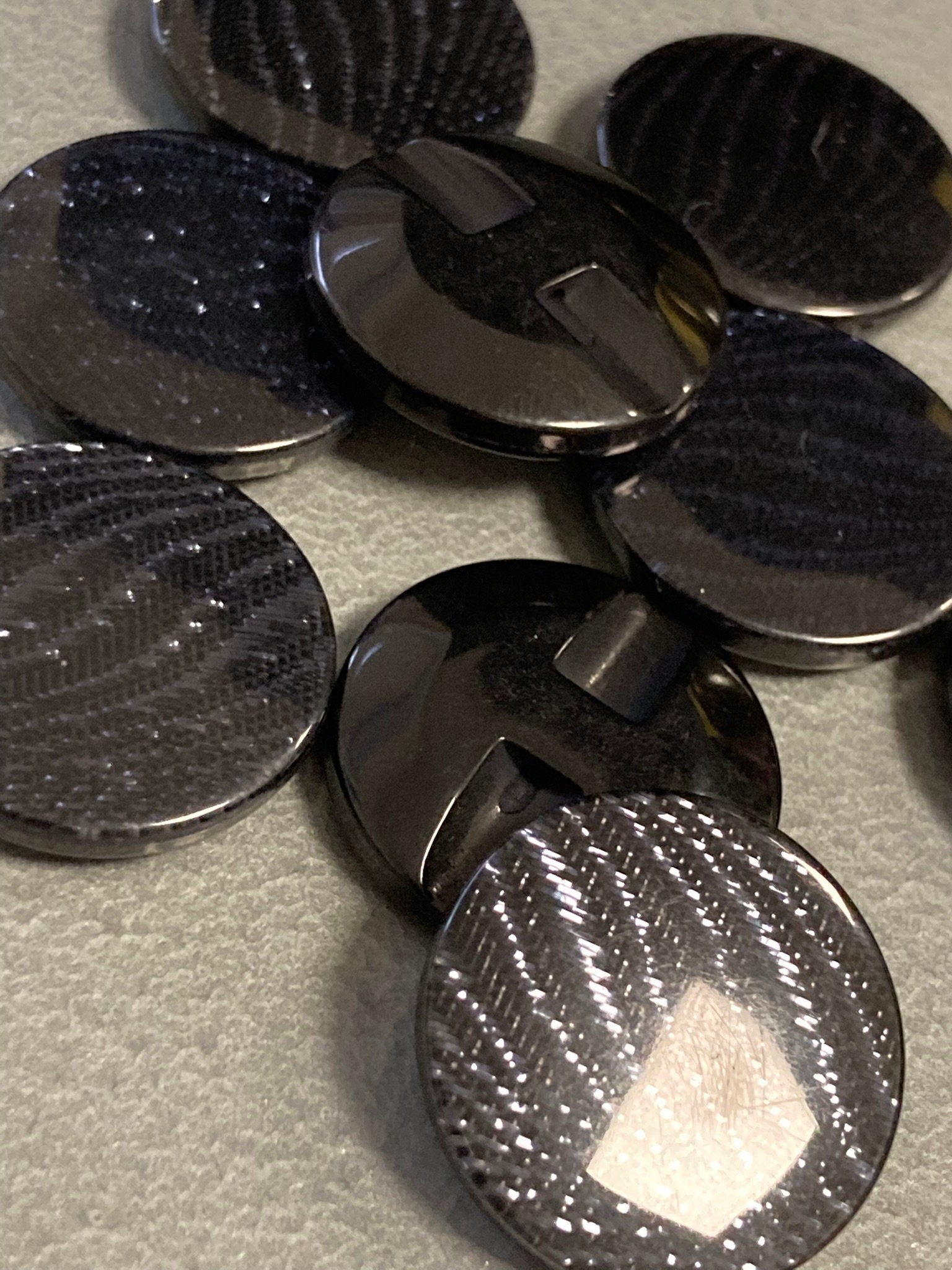 Set of 10 x 21mm plastic BLACK textured buttons silver glittery
