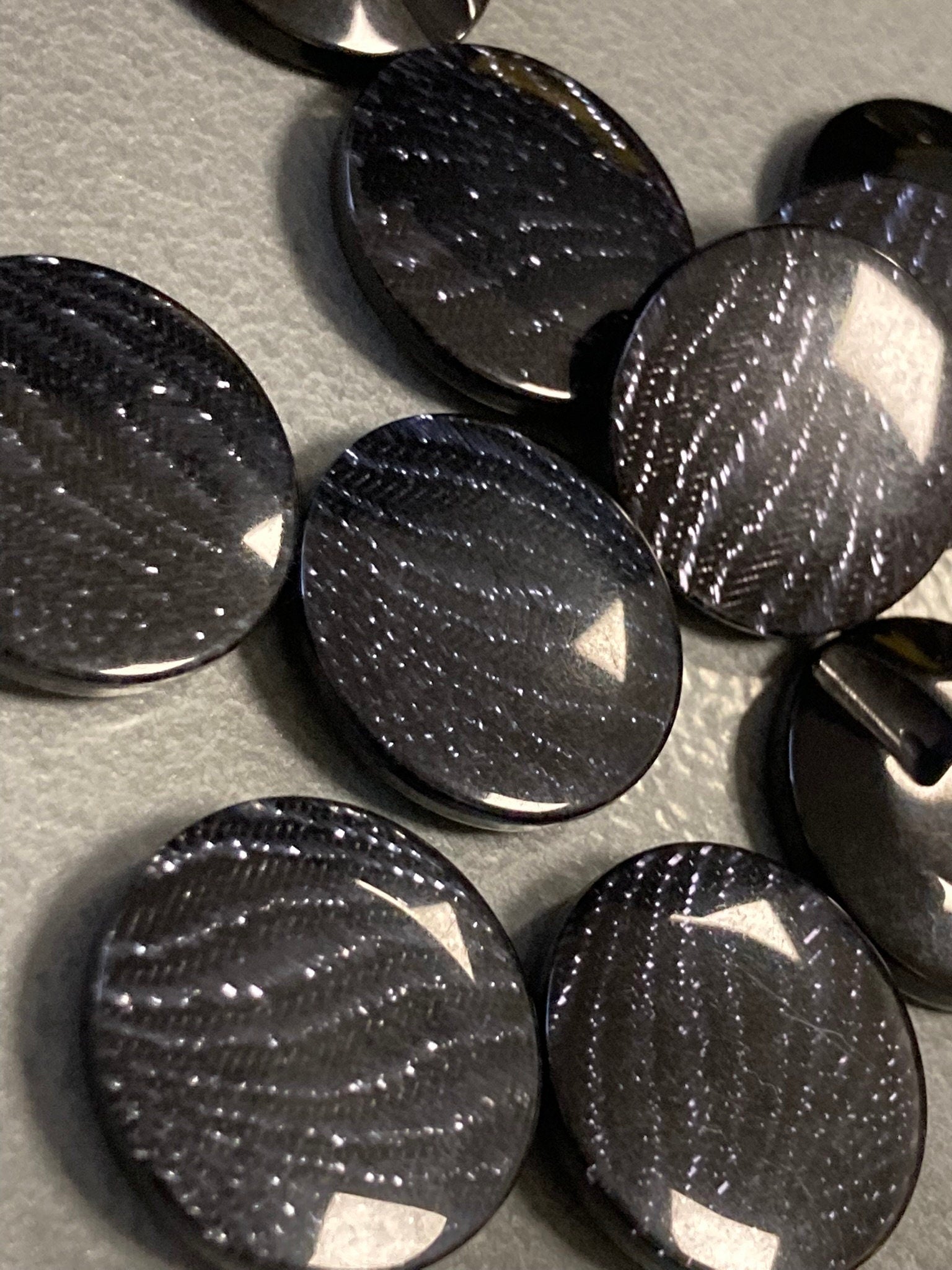 Set of 10 x 21mm plastic BLACK textured buttons silver glittery