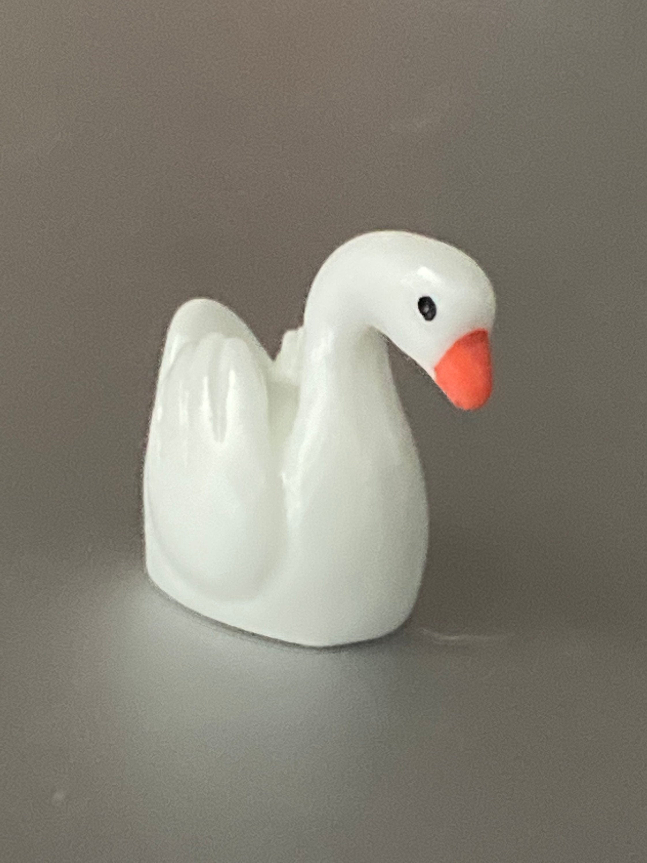 Miniature pair of white swans plastic cake toppers decorations figures