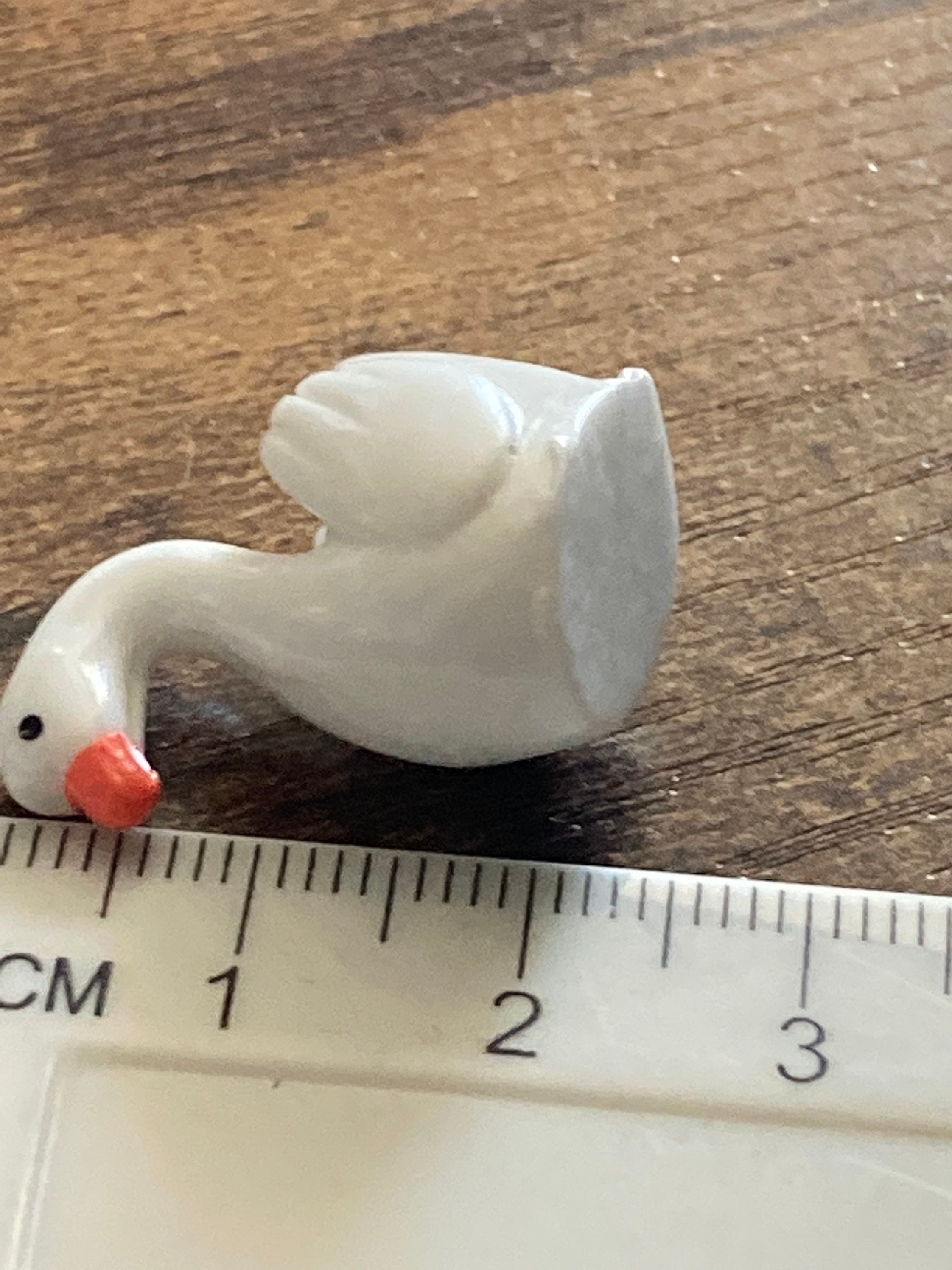 Miniature pair of white swans plastic cake toppers decorations figures