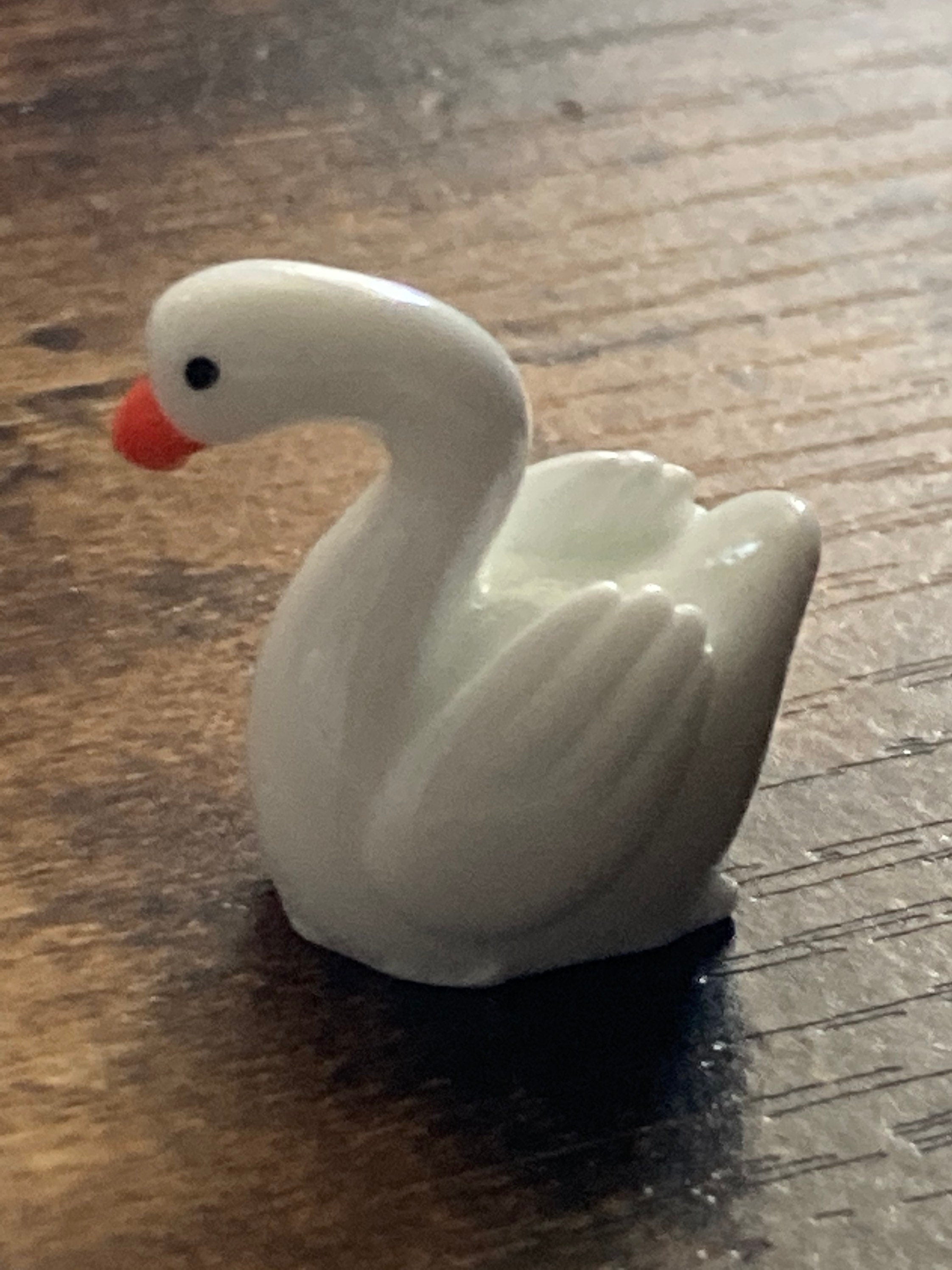Miniature pair of white swans plastic cake toppers decorations figures