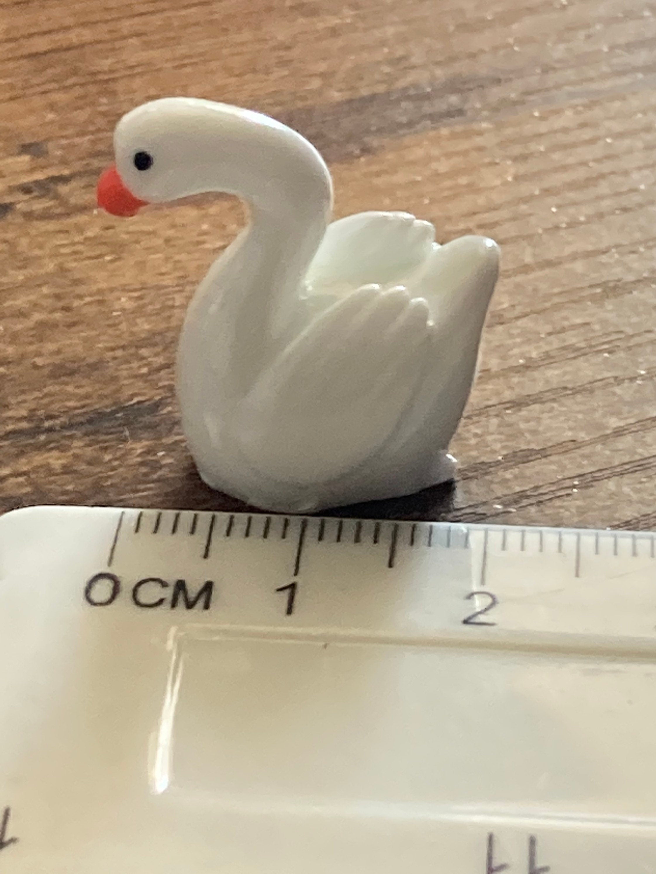 Miniature pair of white swans plastic cake toppers decorations figures