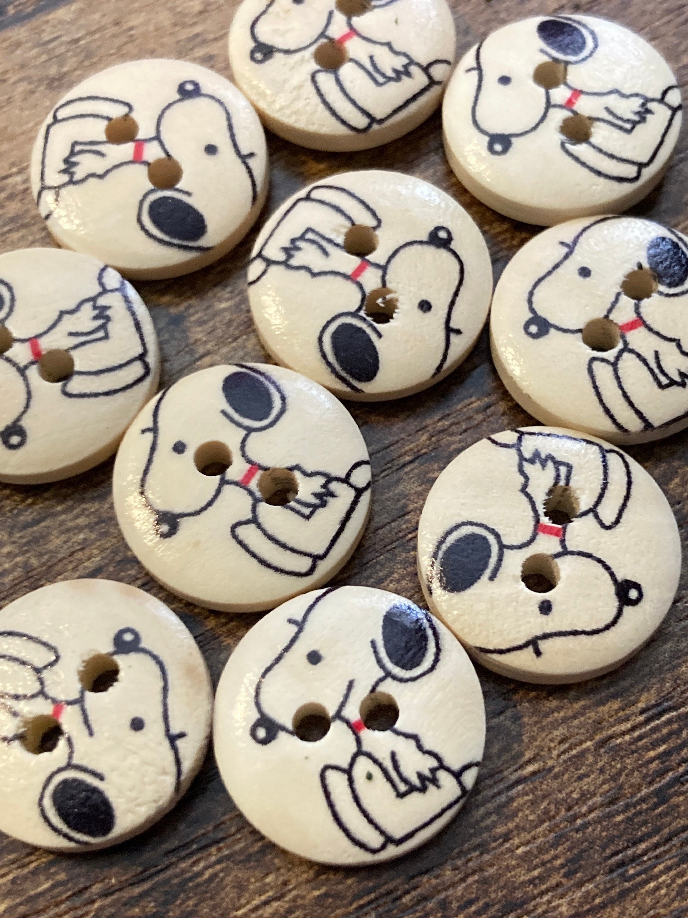 Pack of 50, 20mm round wooden buttons London landmarks Union Jack