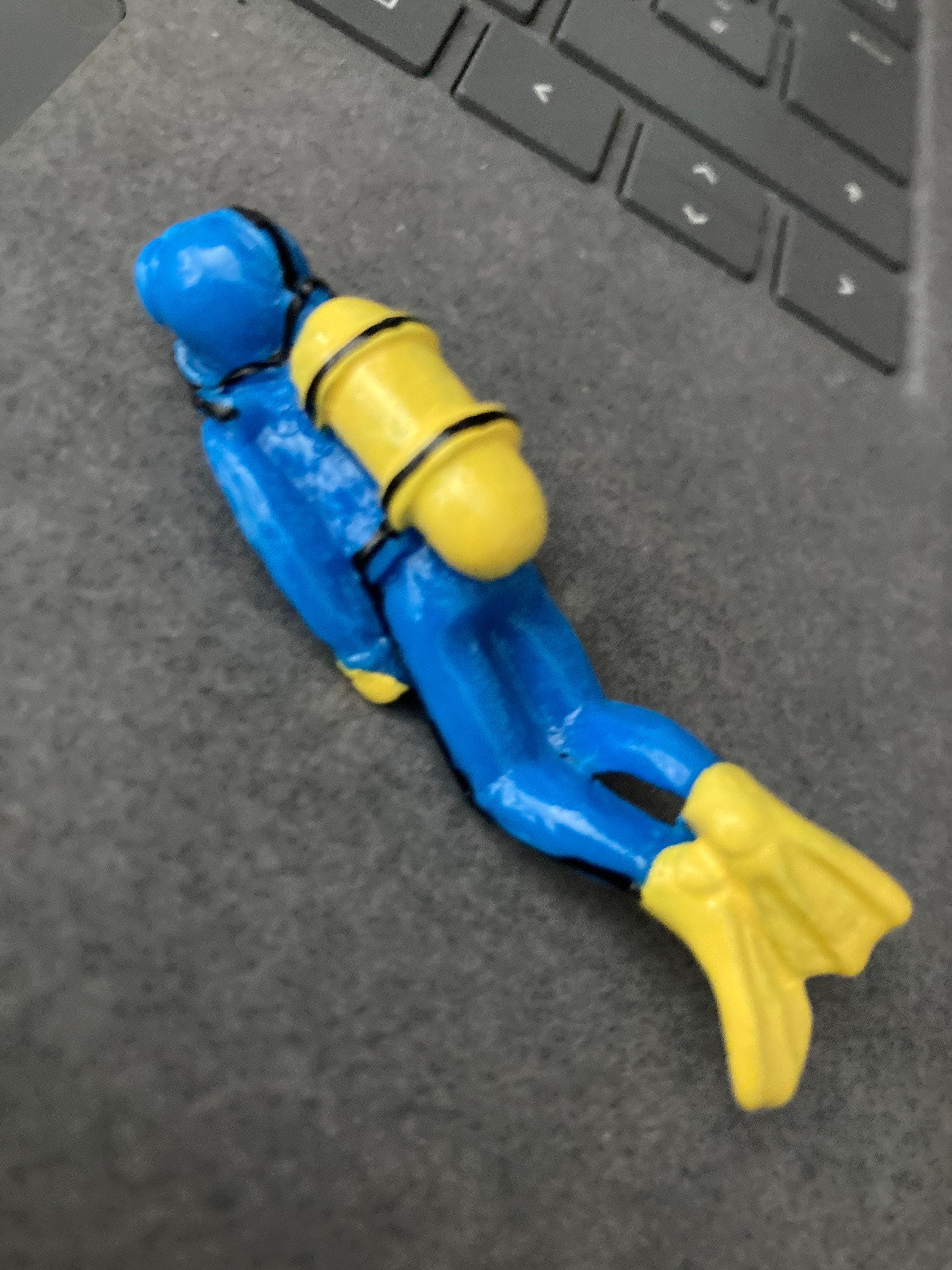 Miniature Deep Sea Diver Cake Topper: Seaside Boat Cake