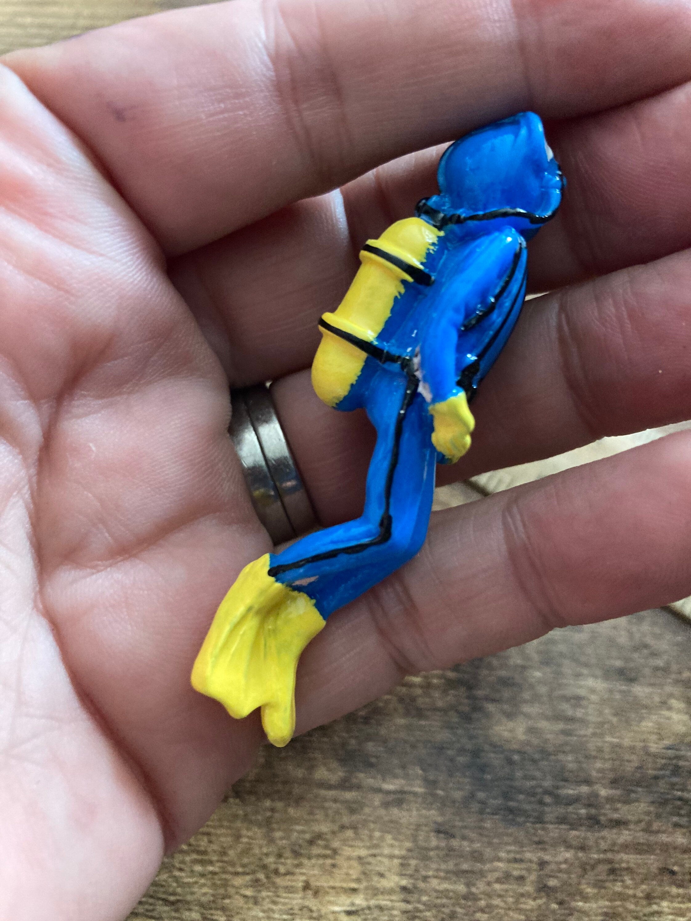 Miniature Deep Sea Diver Cake Topper: Seaside Boat Cake