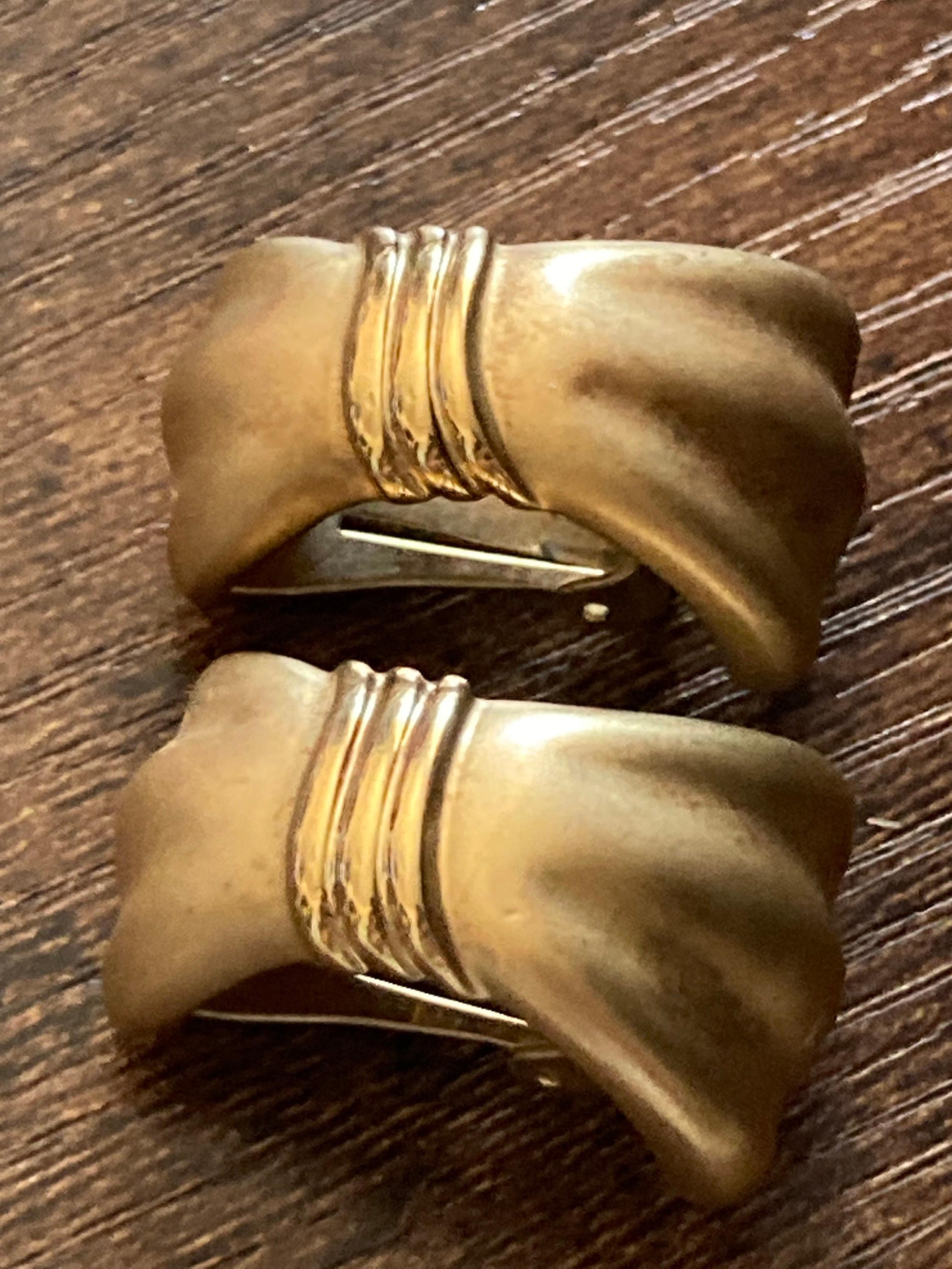 Signed AGATHA PARIS oversized BOW clip on earrings