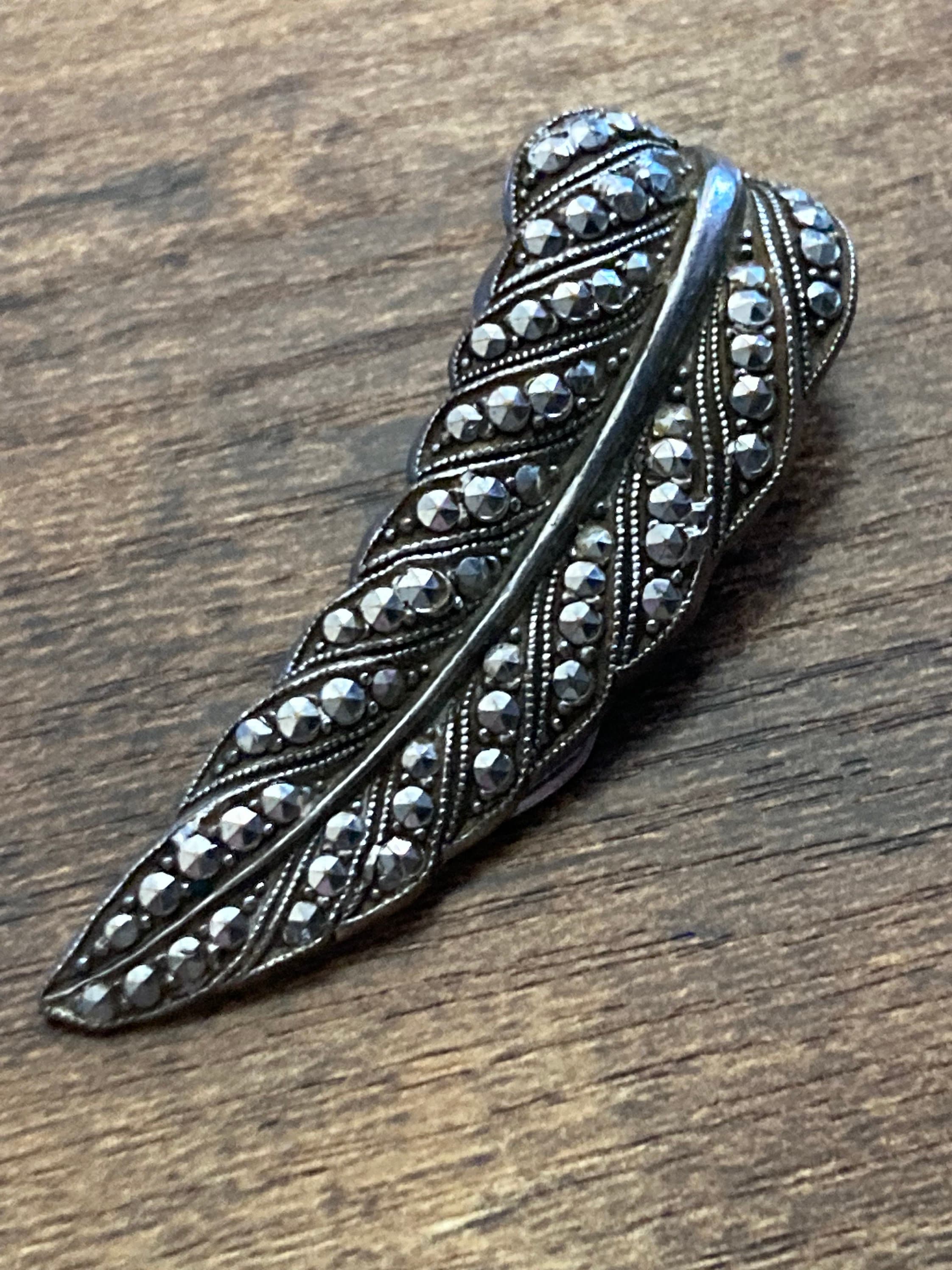 1 x Art Deco Chrome Clear glass marcasite rhinestone Dress Clip