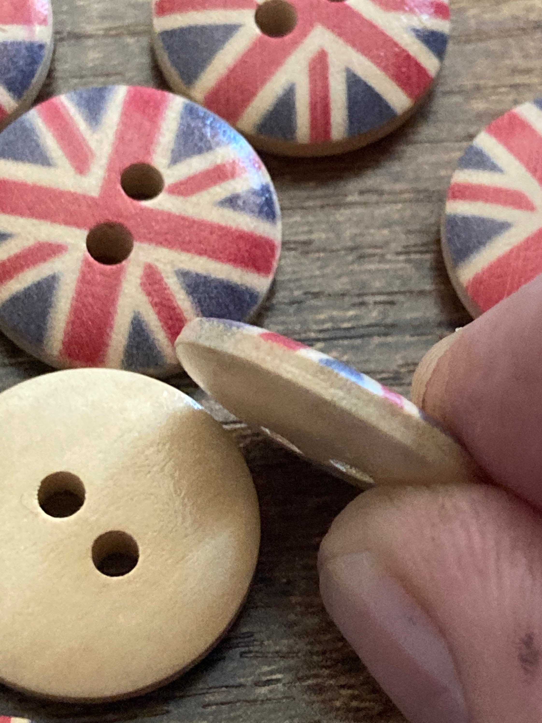 Set of 10 x 20mm round beige Union Jack wooden buttons with UK flag