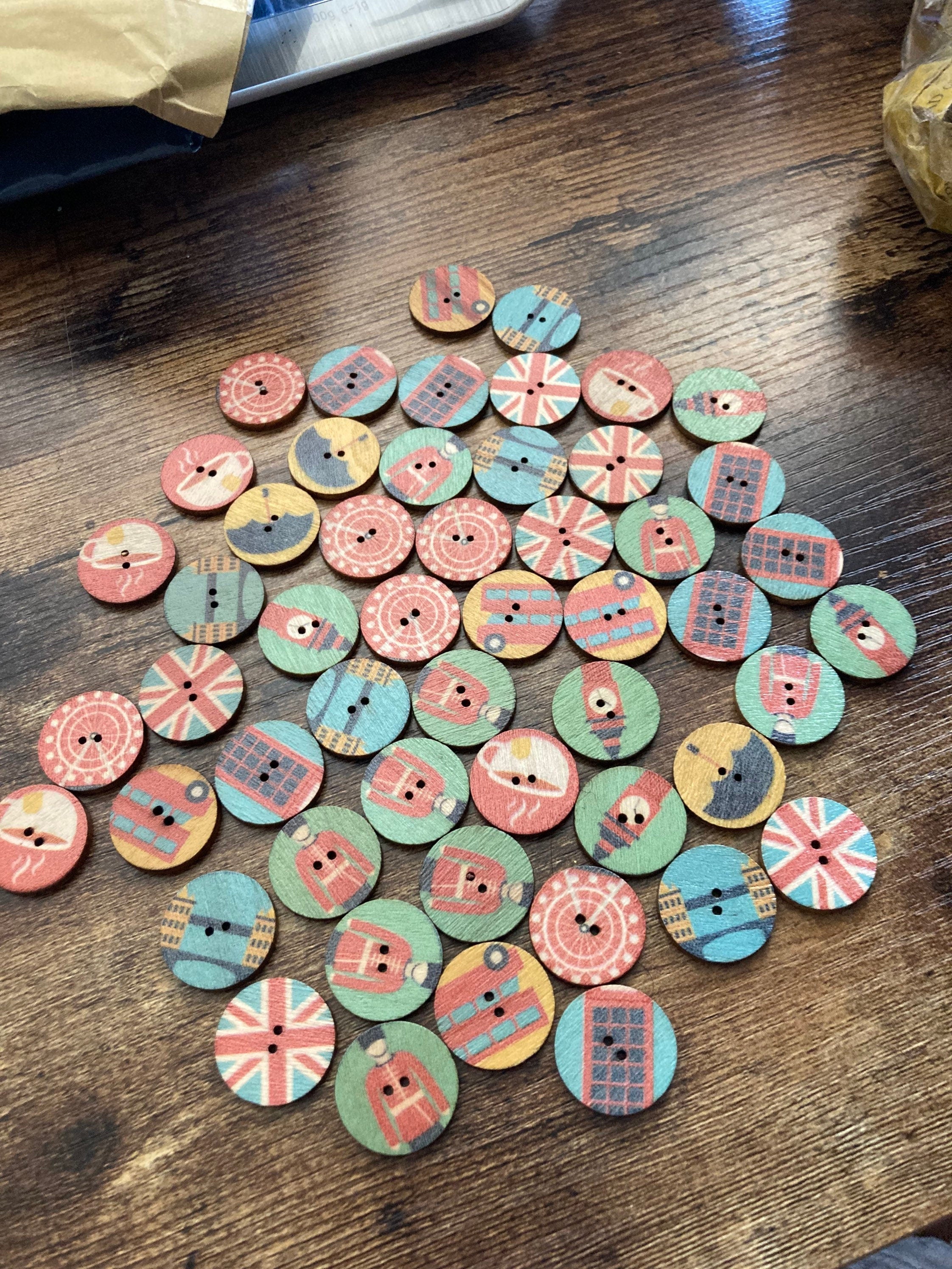 Pack of 50, 20mm round wooden buttons London landmarks Union Jack