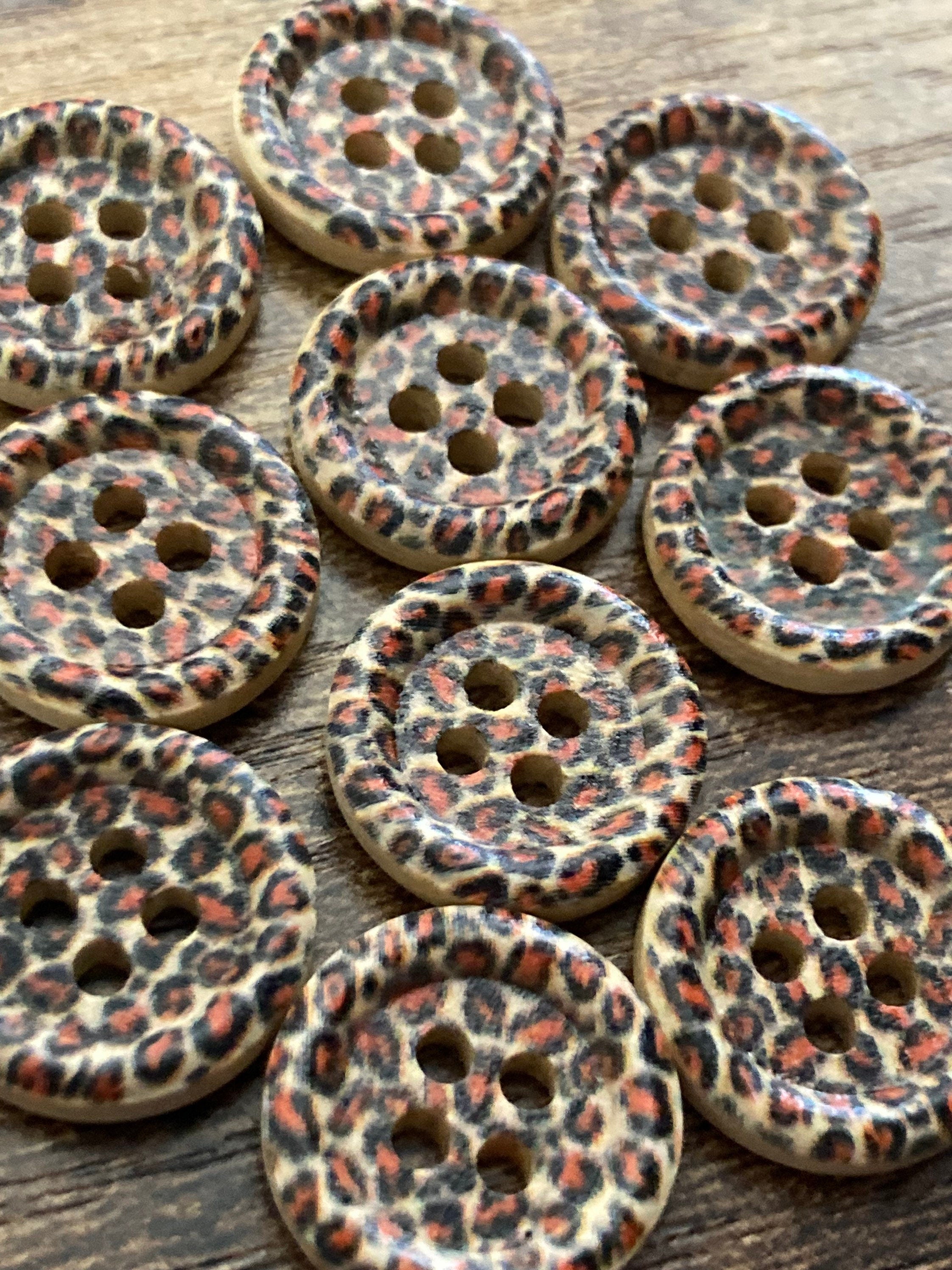 10 x 15mm round bumble bee wooden buttons