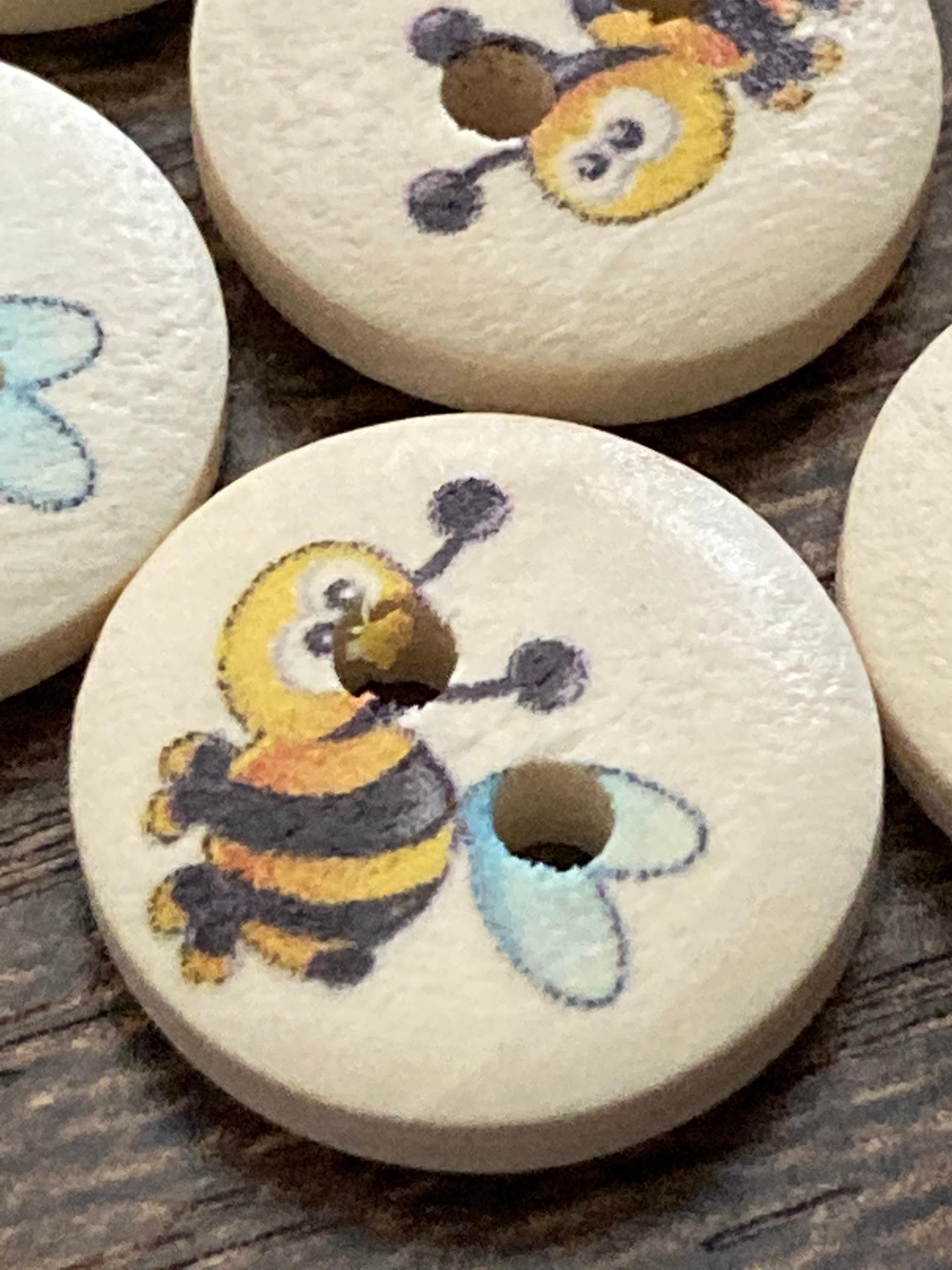 10 x 15mm round bumble bee wooden buttons