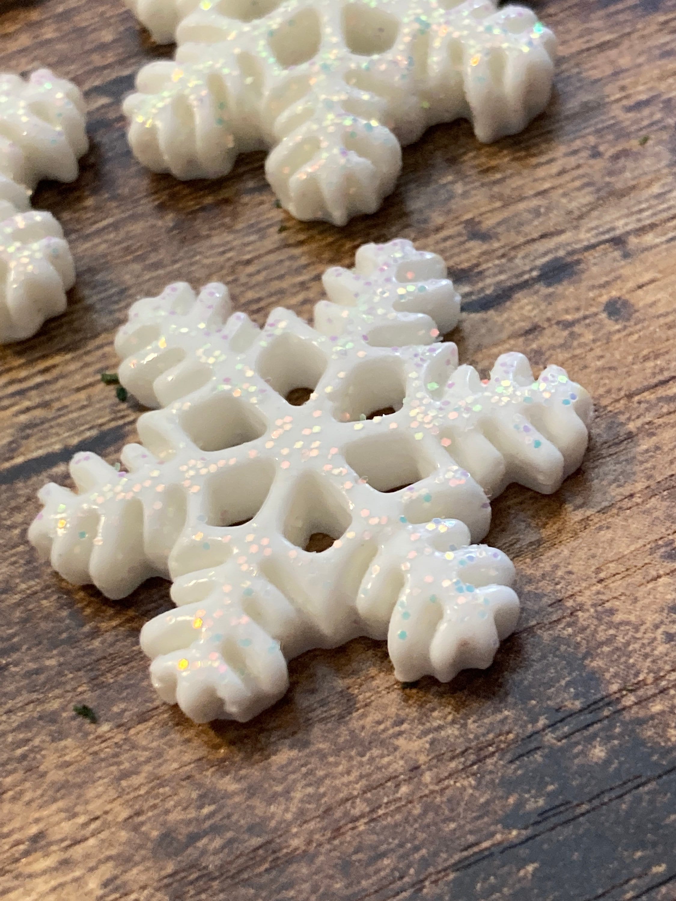 Set of 5 x flat back glitter snowflakes plastic Christmas Xmas Cake toppers