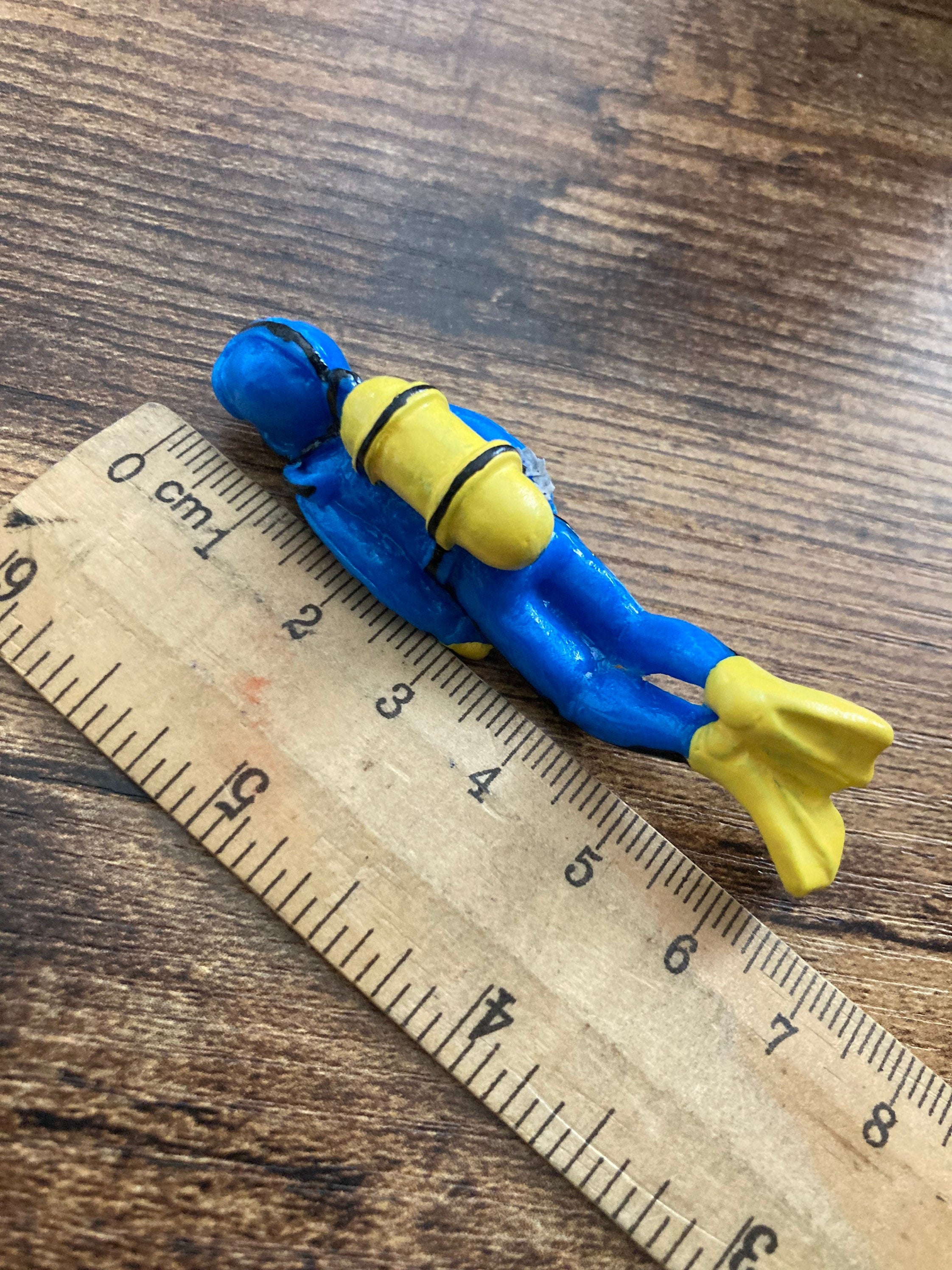 Miniature Deep Sea Diver Cake Topper: Seaside Boat Cake