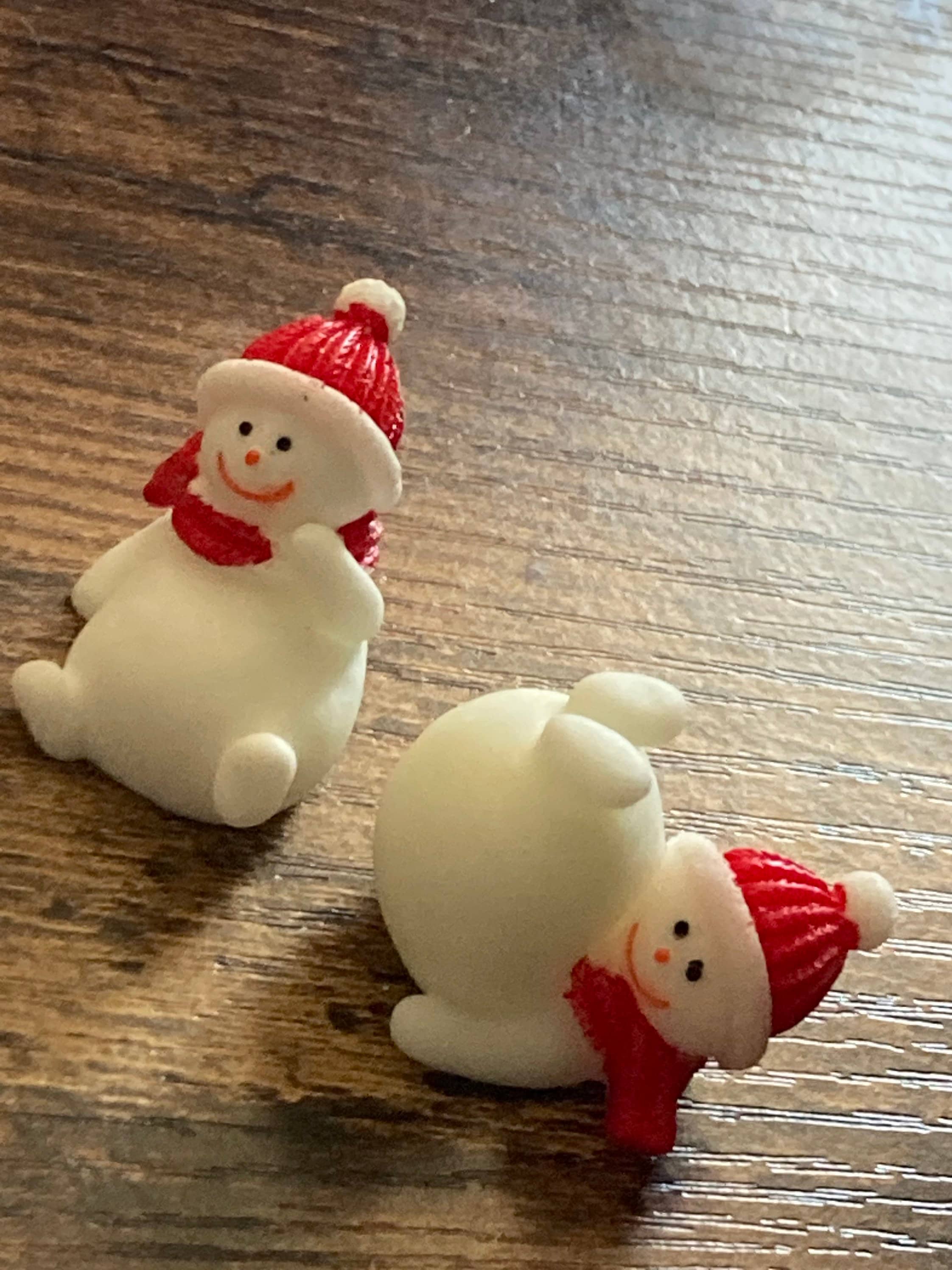 Cute tumbling snowman cake topper in plastic Christmas