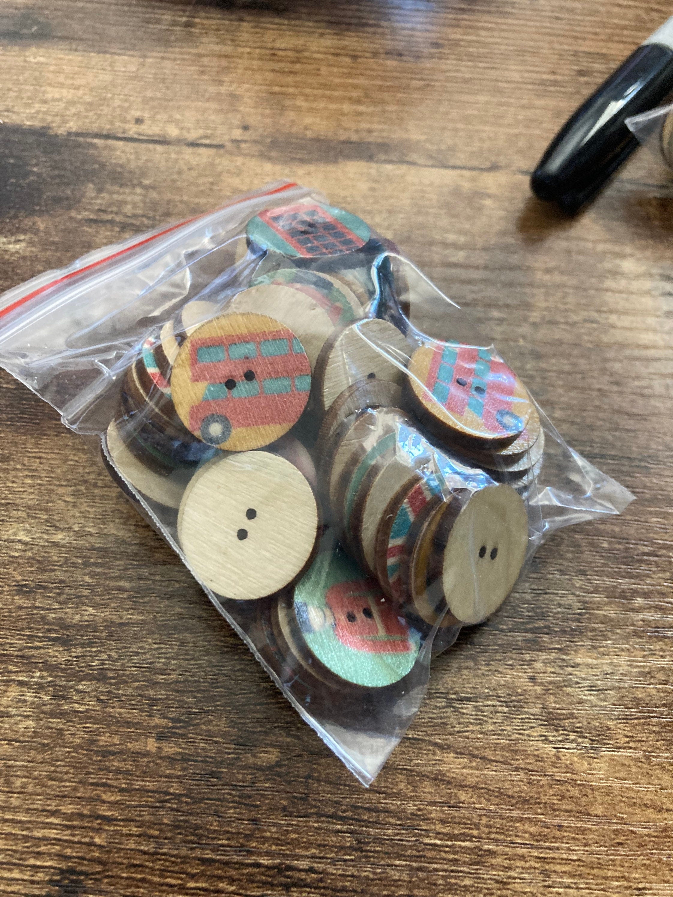 Pack of 50, 20mm round wooden buttons London landmarks Union Jack