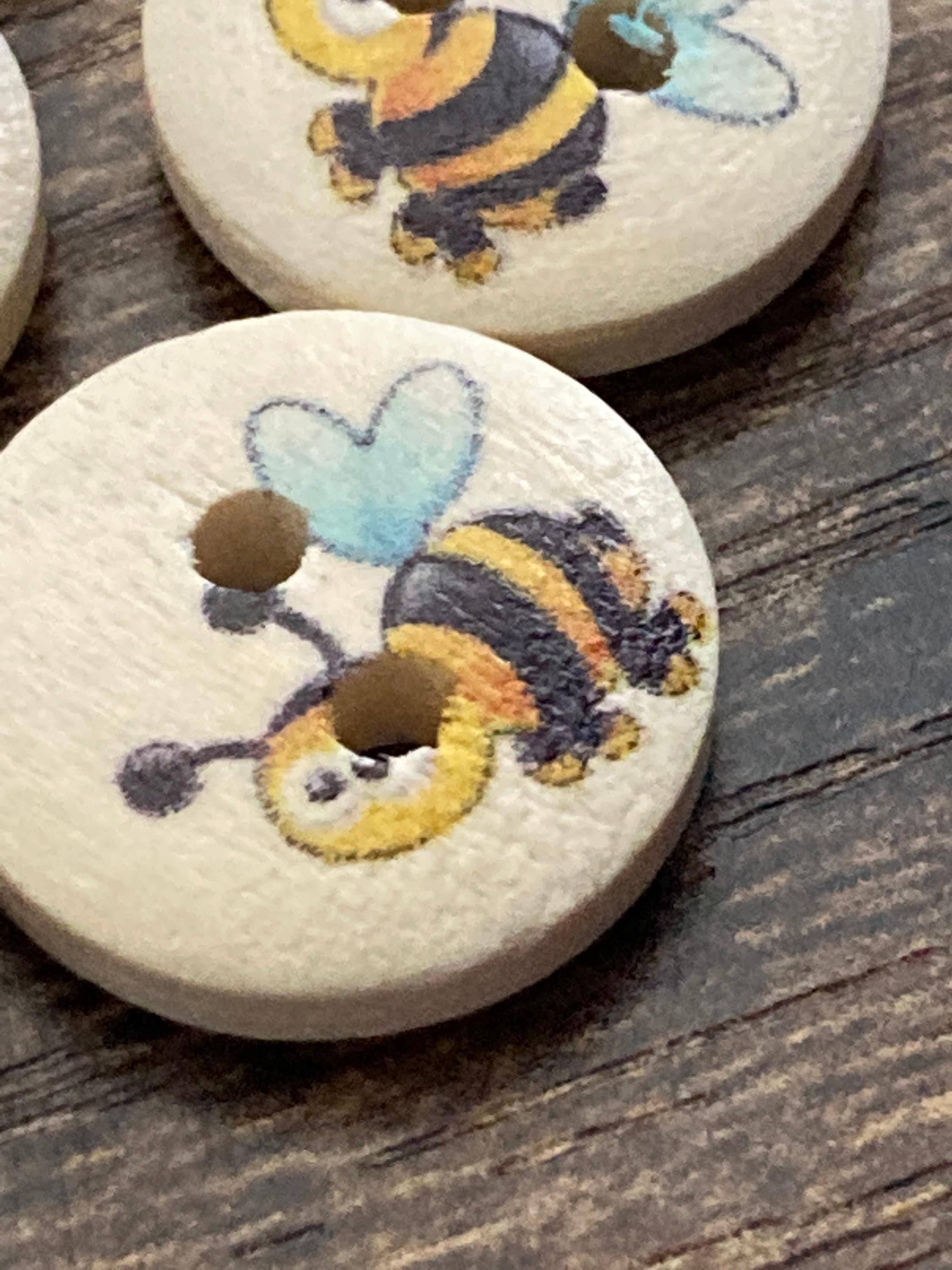 10 x 15mm round bumble bee wooden buttons