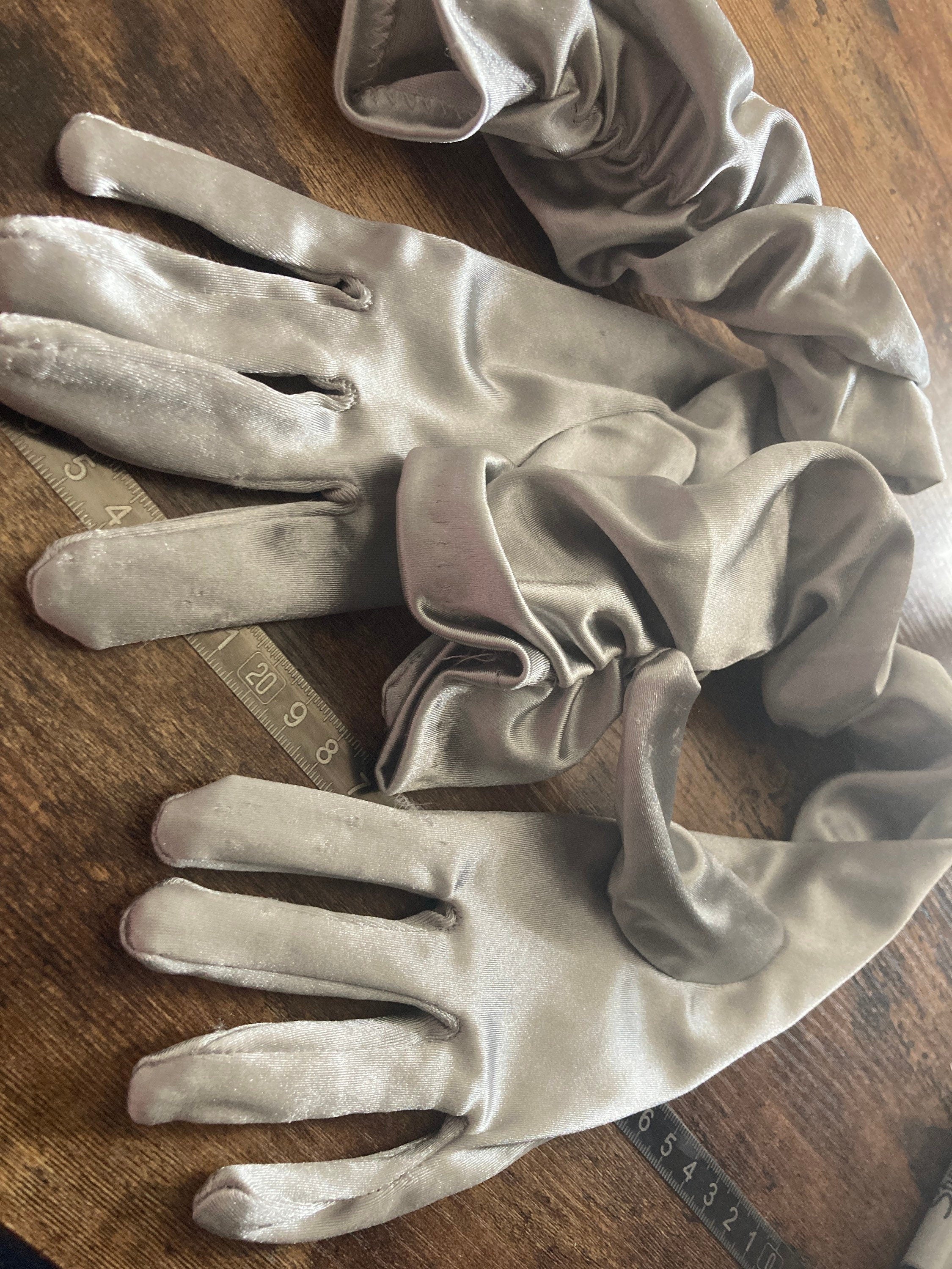 size large 7.5 to 8 1980s 1990s metallic silver ruched near elbow length cocktail formal evening gloves