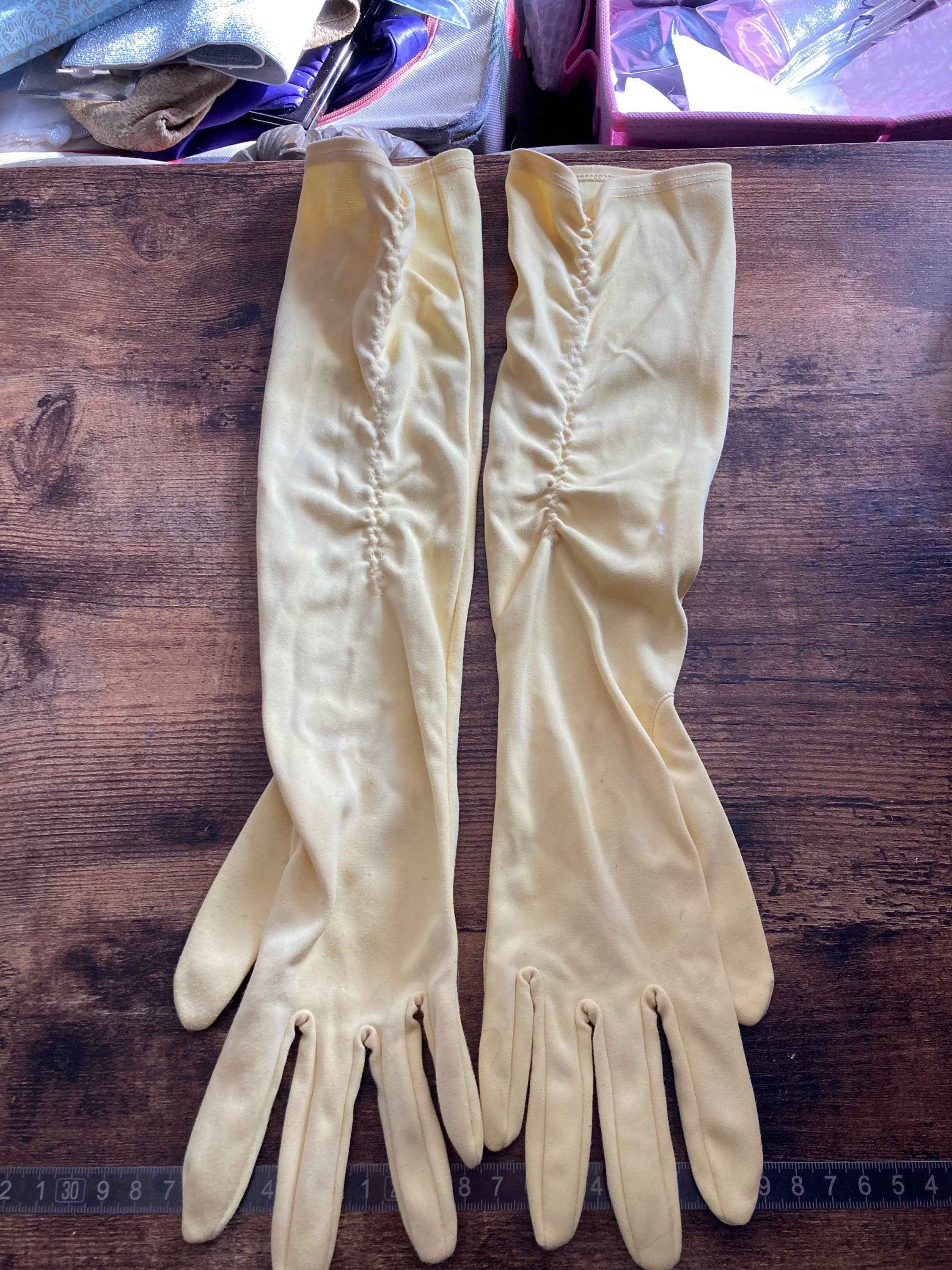 Primrose Yellow size 7 medium vintage day gloves formal