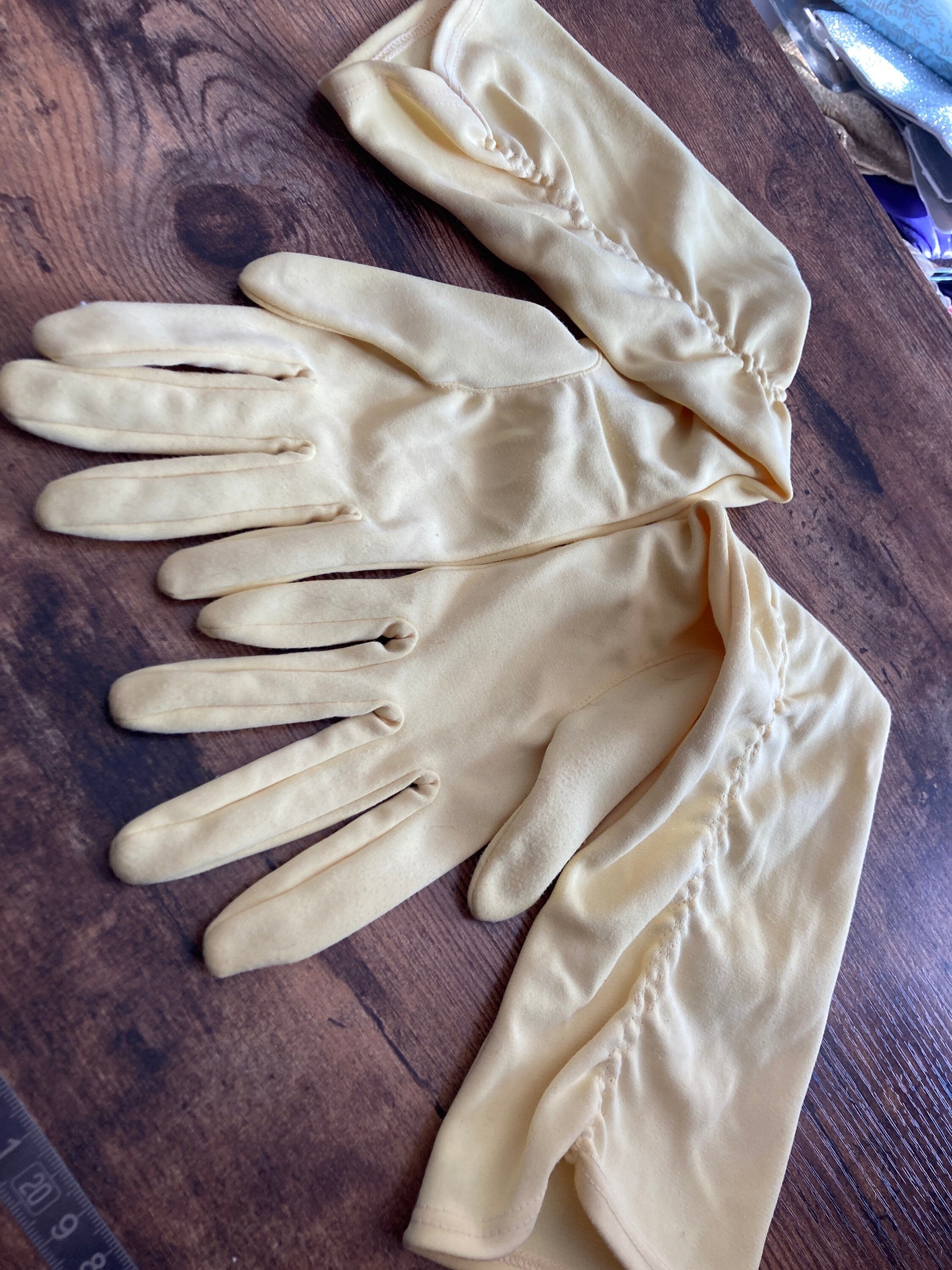 Primrose Yellow size 7 medium vintage day gloves formal