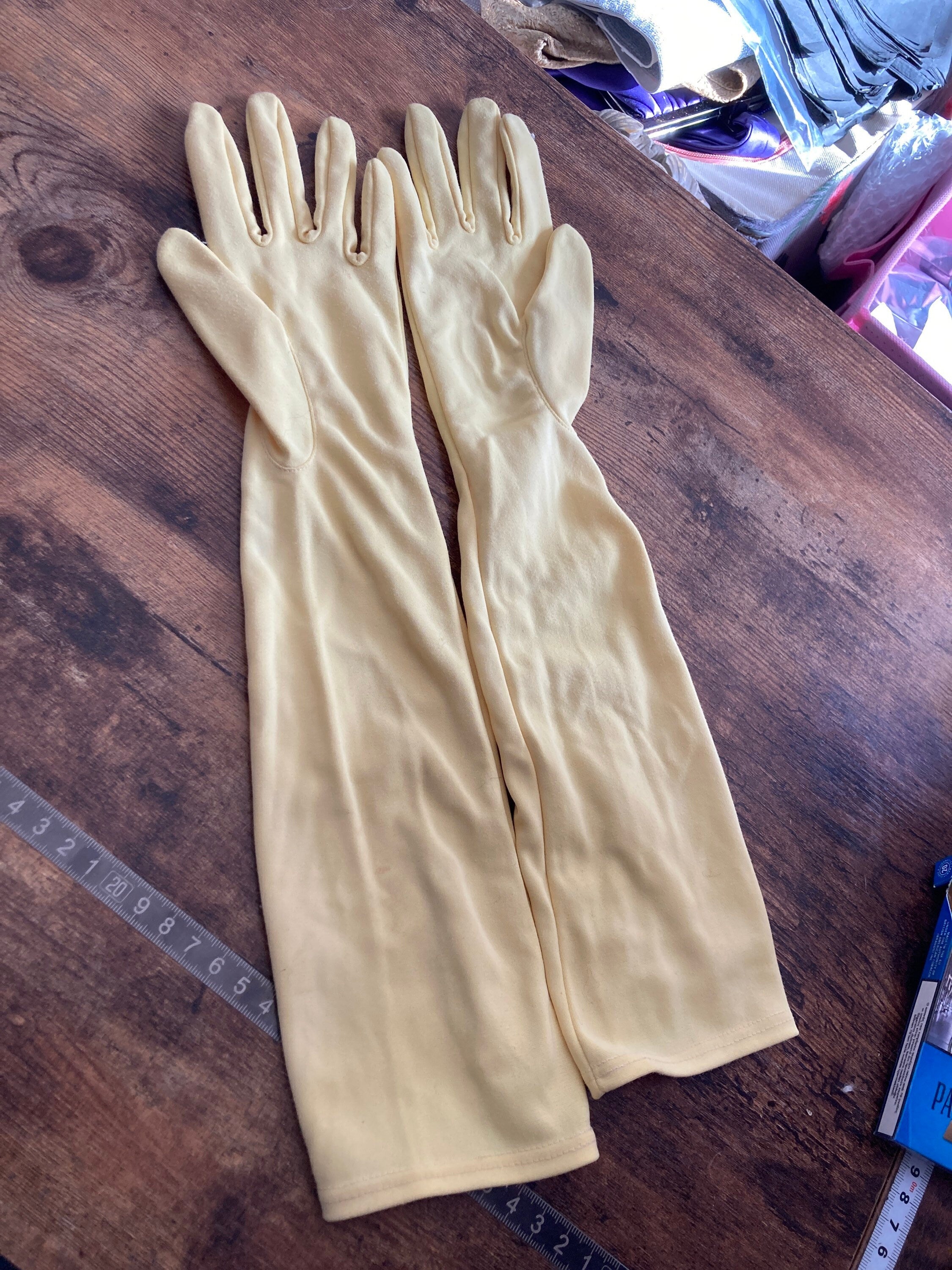 Primrose Yellow size 7 medium vintage day gloves formal