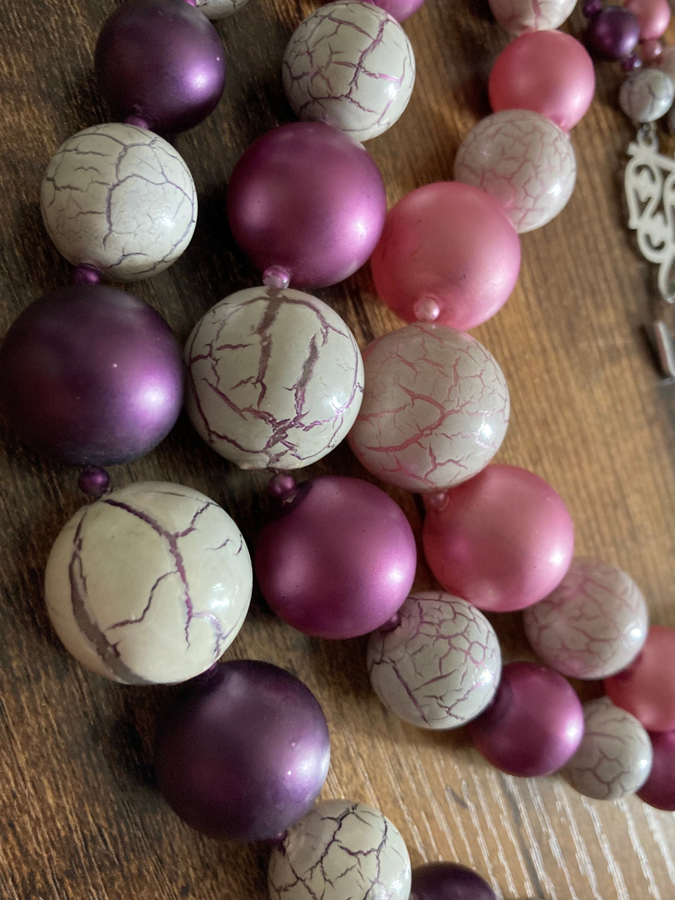 HONG KONG Vintage 1960s pink purple crackle glaze plastic pearl beaded Multistrand necklace
