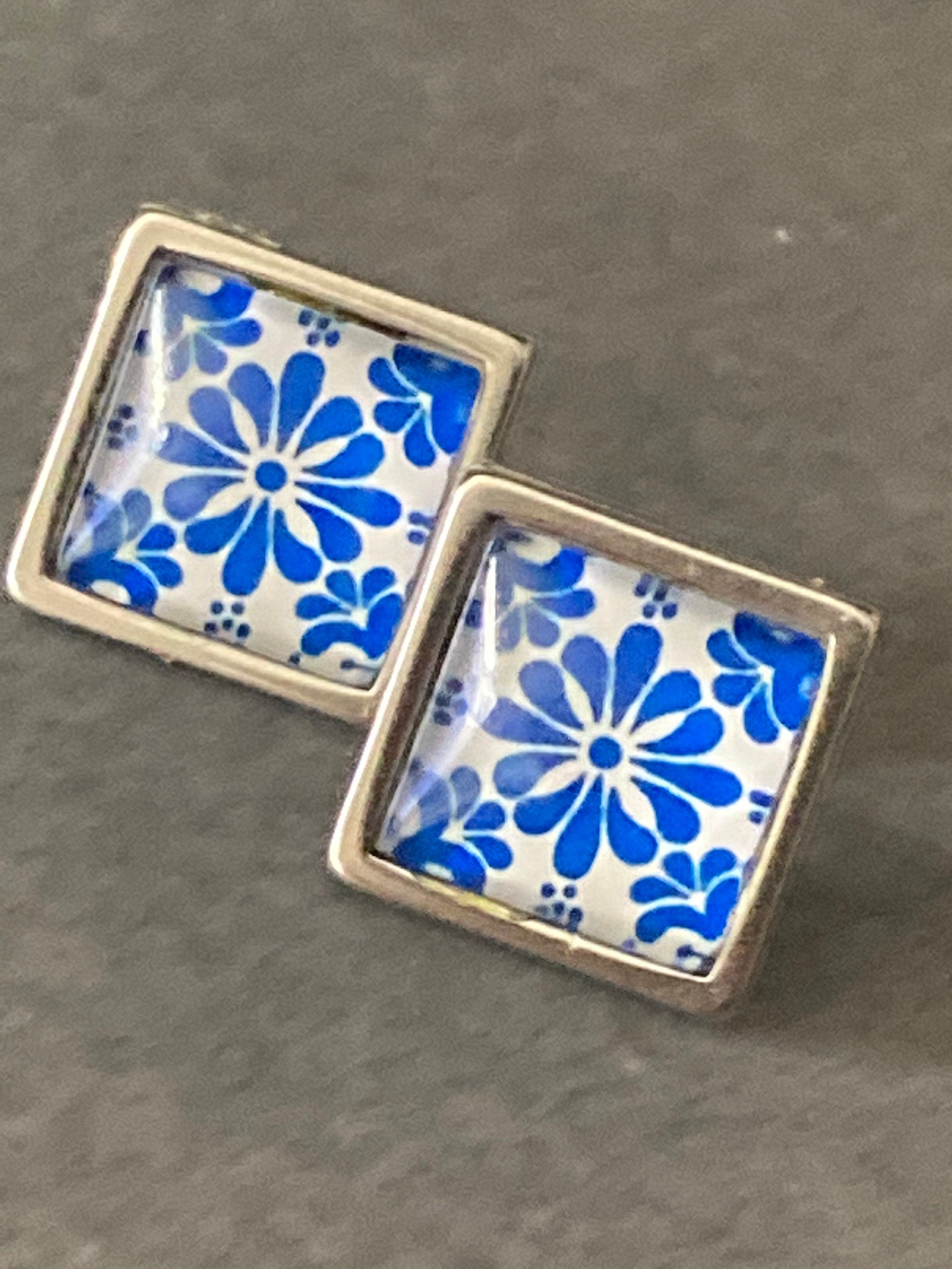 Handmade Stainless Steel Adjustable Ring: Blue & White Tile Cabochon