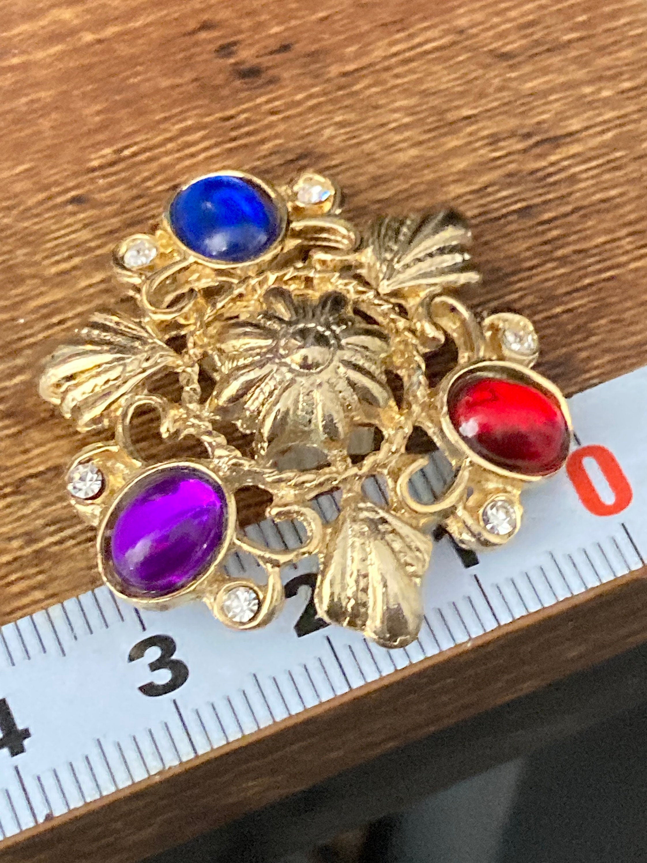 Vintage Etruscan gripoix style glass red blue purple oversized gold tone Clip On Gold Tone Stud Earrings