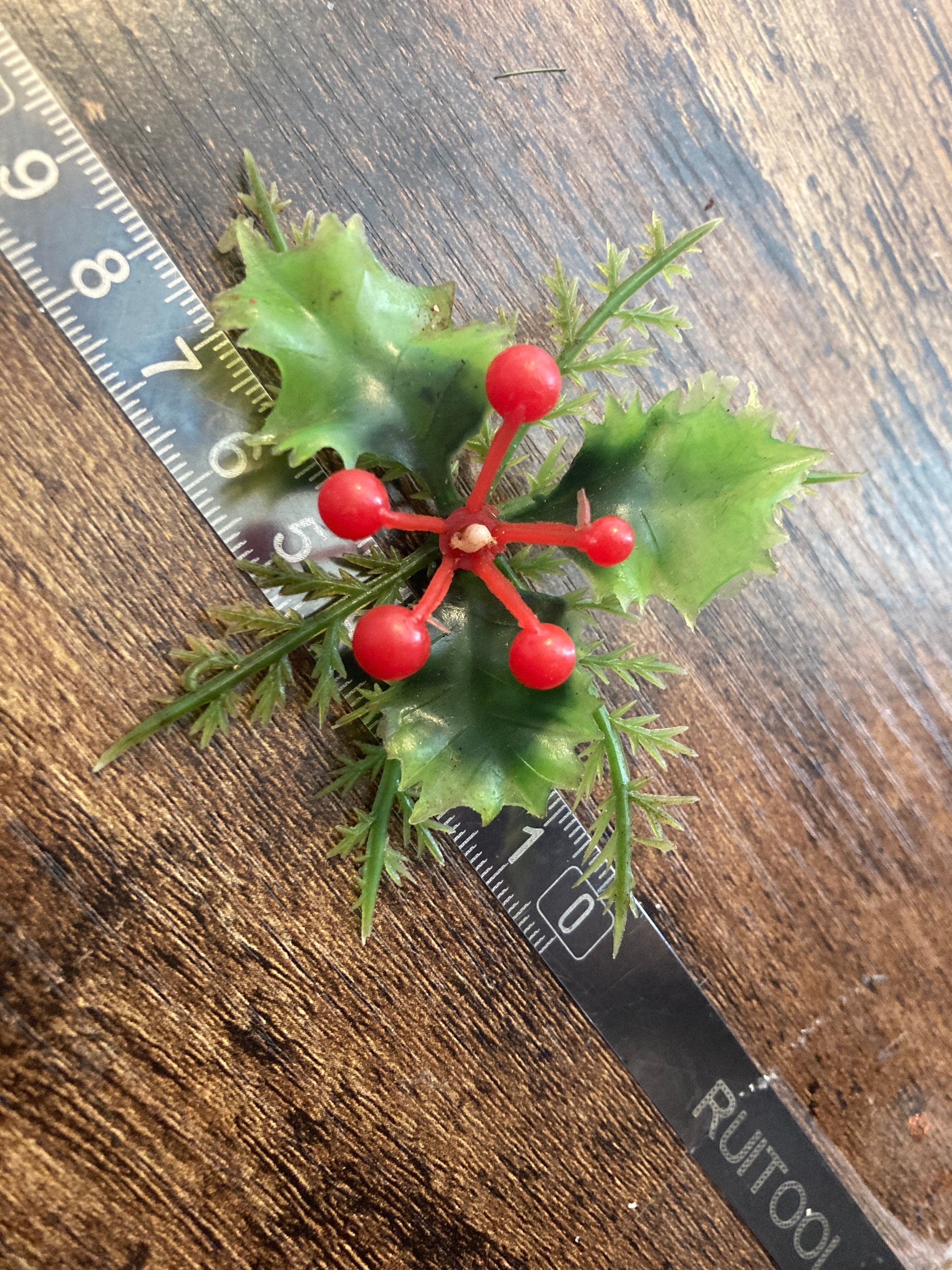 1 x true Vintage 1960s 8cm holly berry sprigs Christmas Yule log cake topper