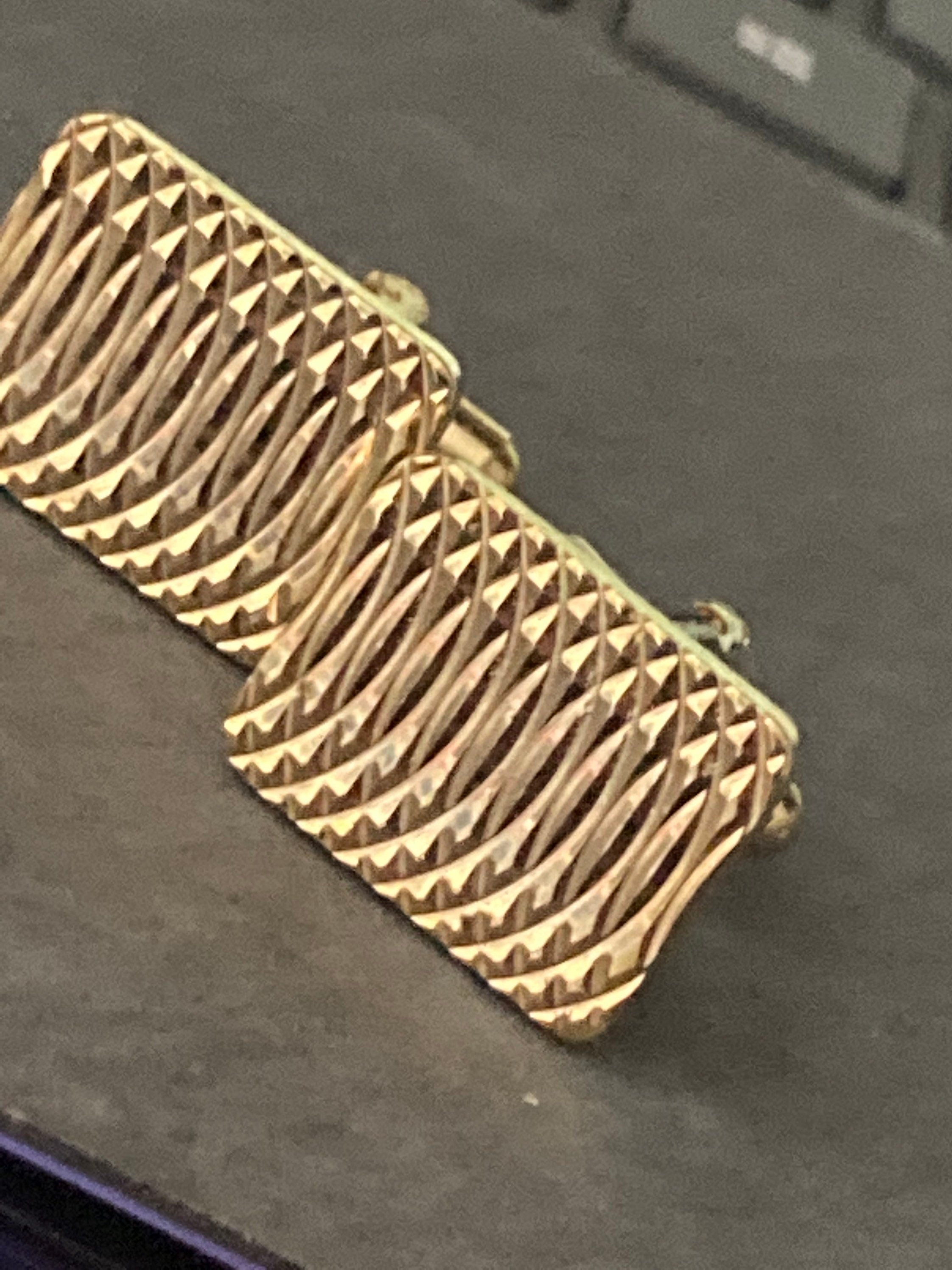 modernist men’s gold tone textured plain cufflinks vintage