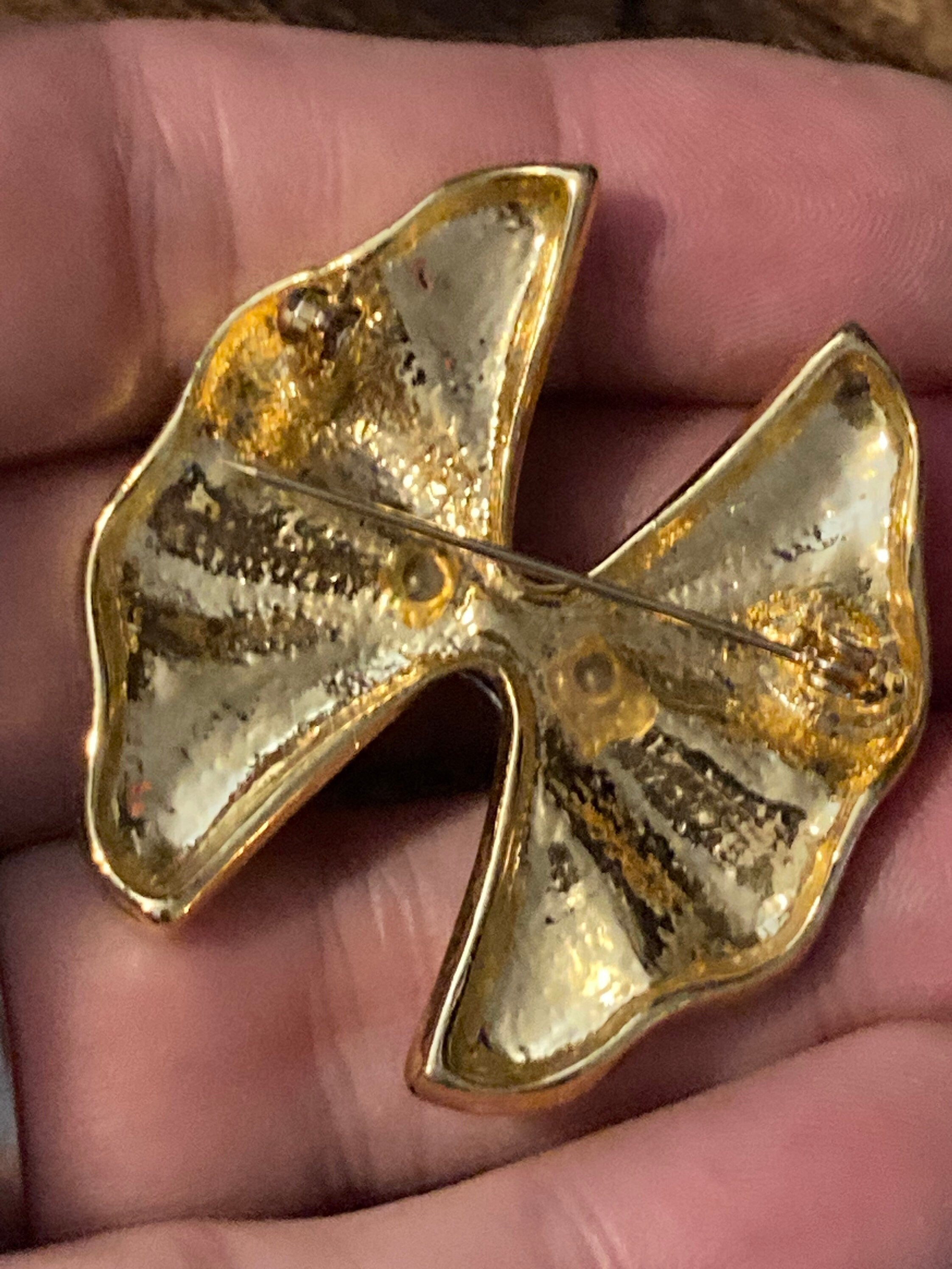 Vintage textured gold tone diamanté paste BOW brooch