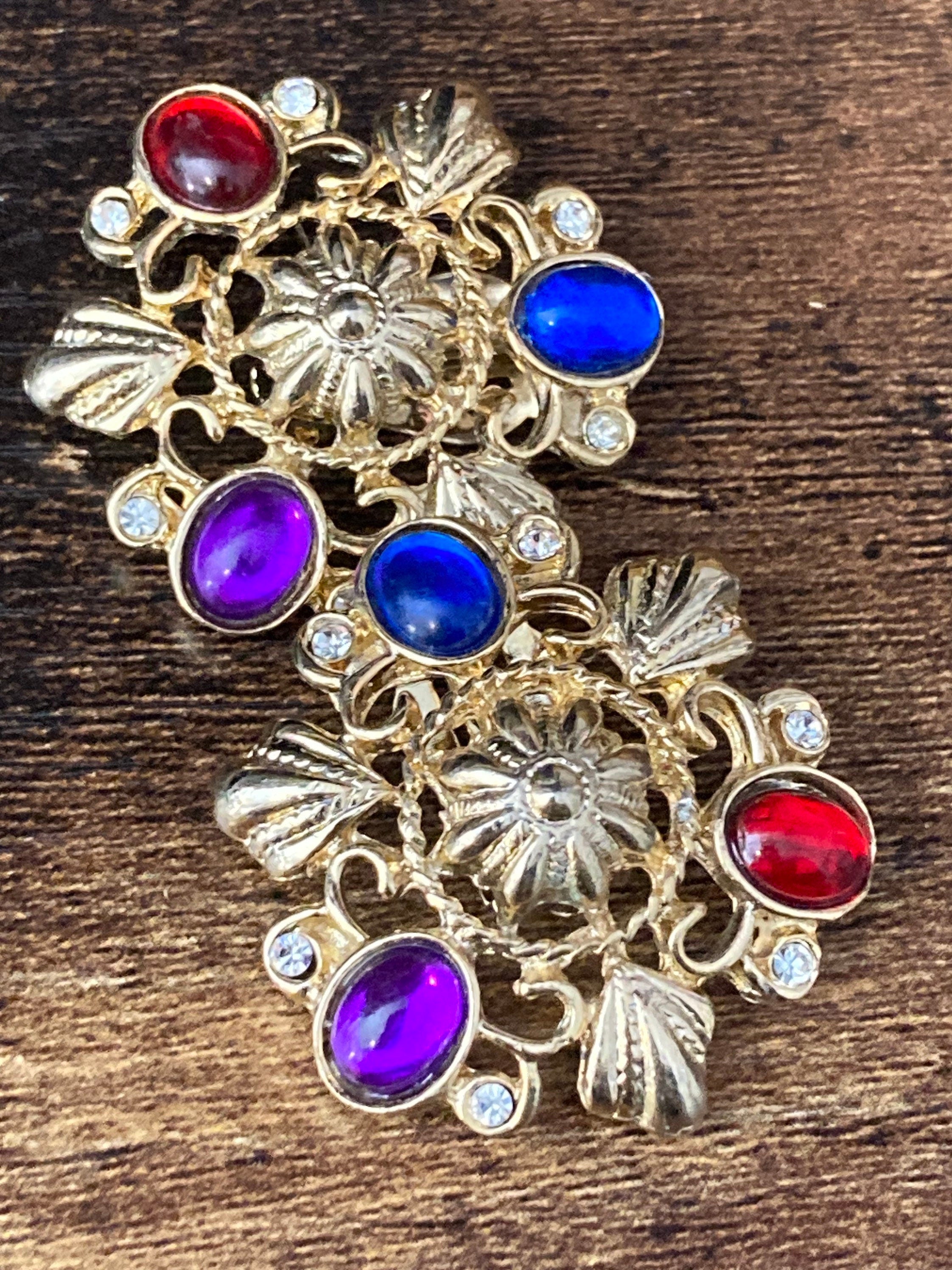 Vintage Etruscan gripoix style glass red blue purple oversized gold tone Clip On Gold Tone Stud Earrings