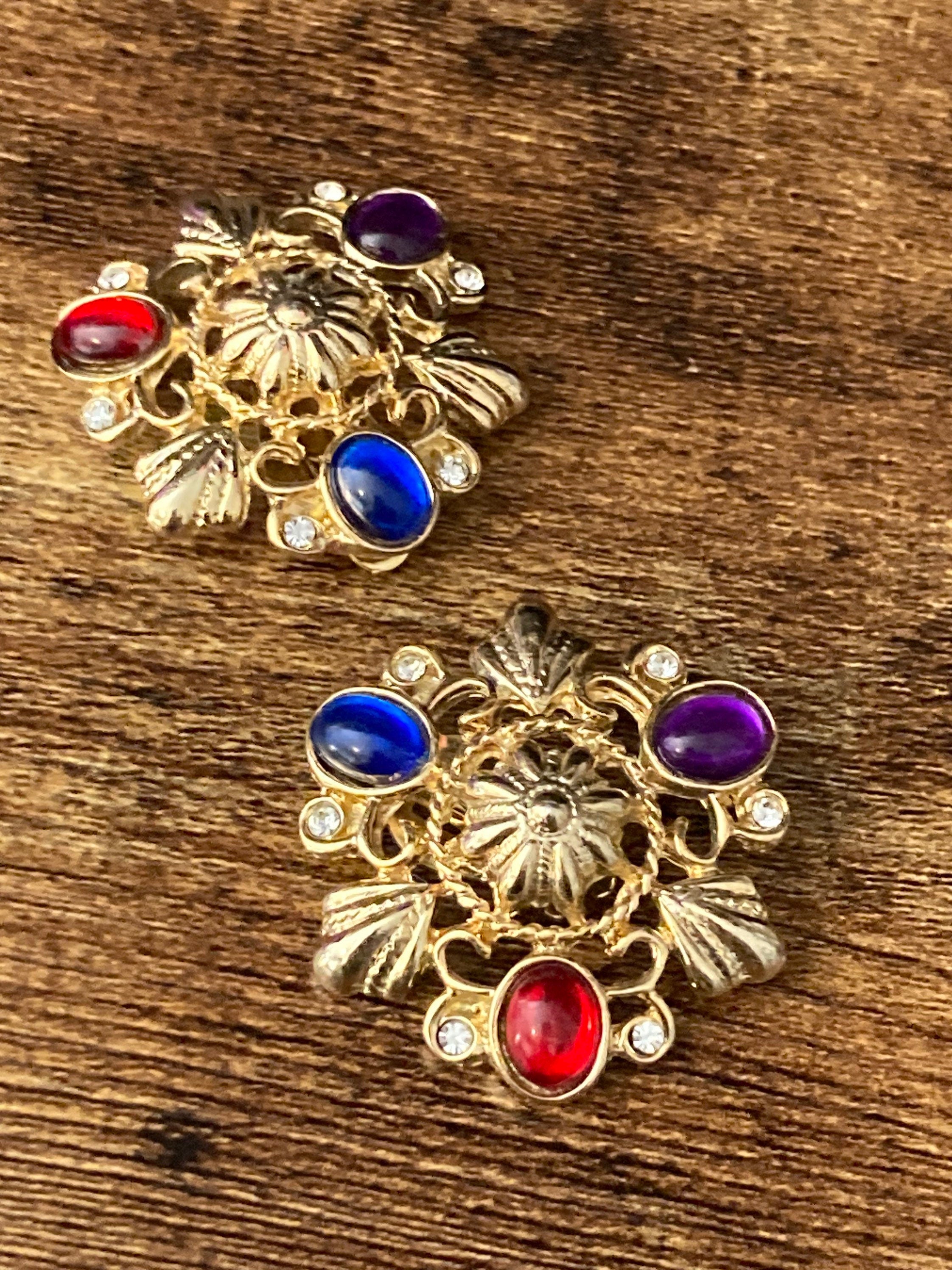 Vintage Etruscan gripoix style glass red blue purple oversized gold tone Clip On Gold Tone Stud Earrings