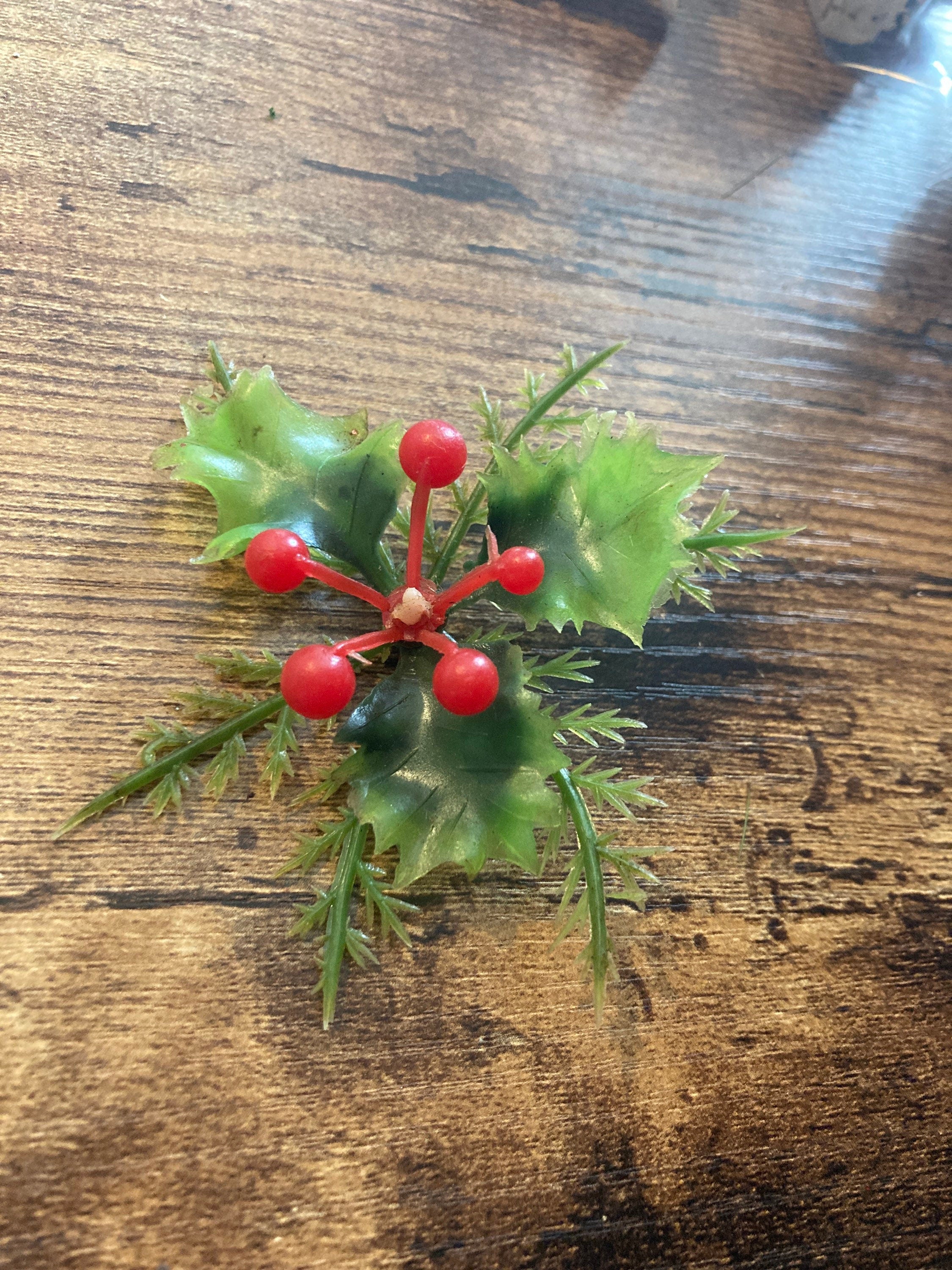 1 x true Vintage 1960s 8cm holly berry sprigs Christmas Yule log cake topper