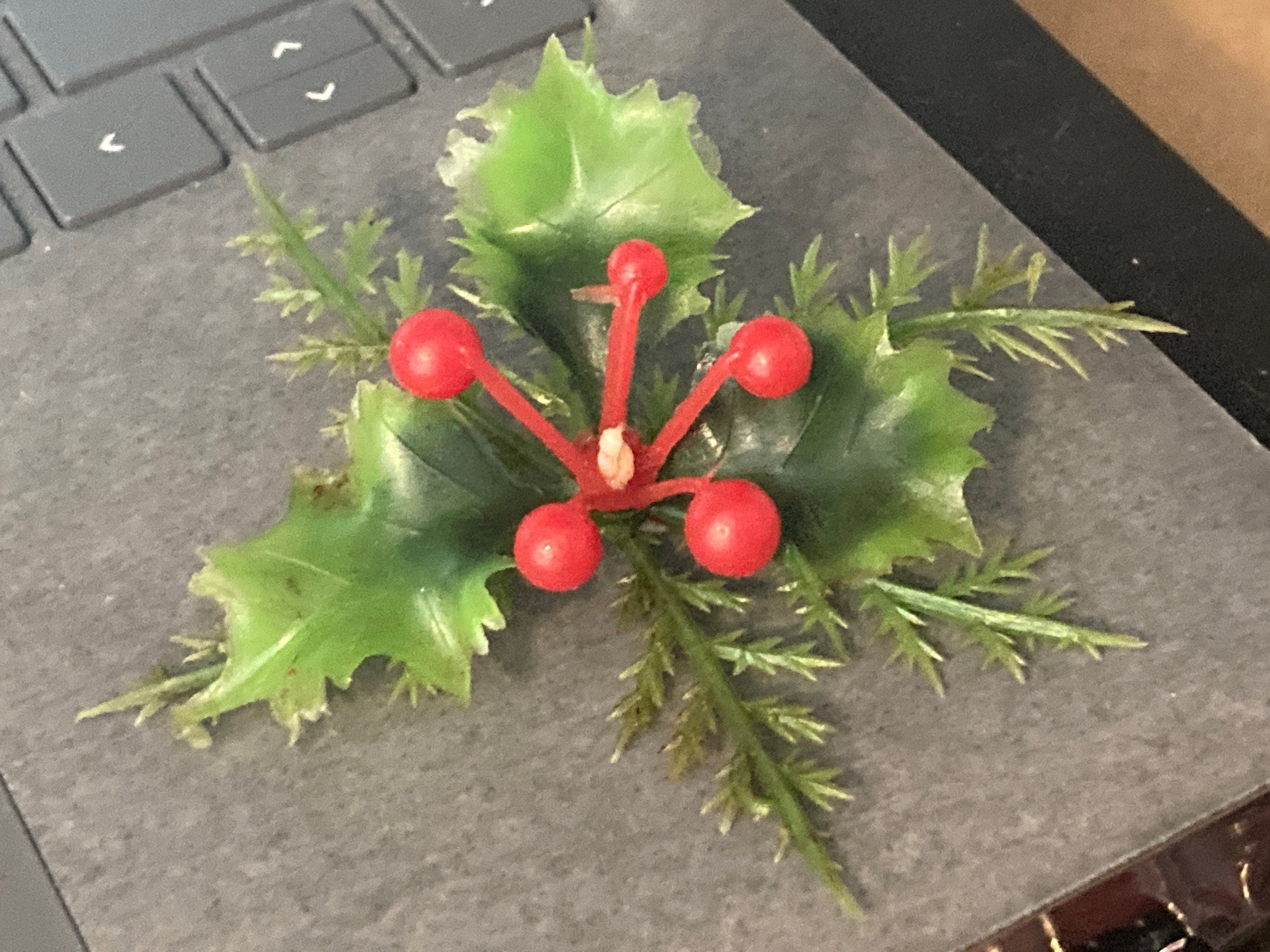 1 x true Vintage 1960s 8cm holly berry sprigs Christmas Yule log cake topper