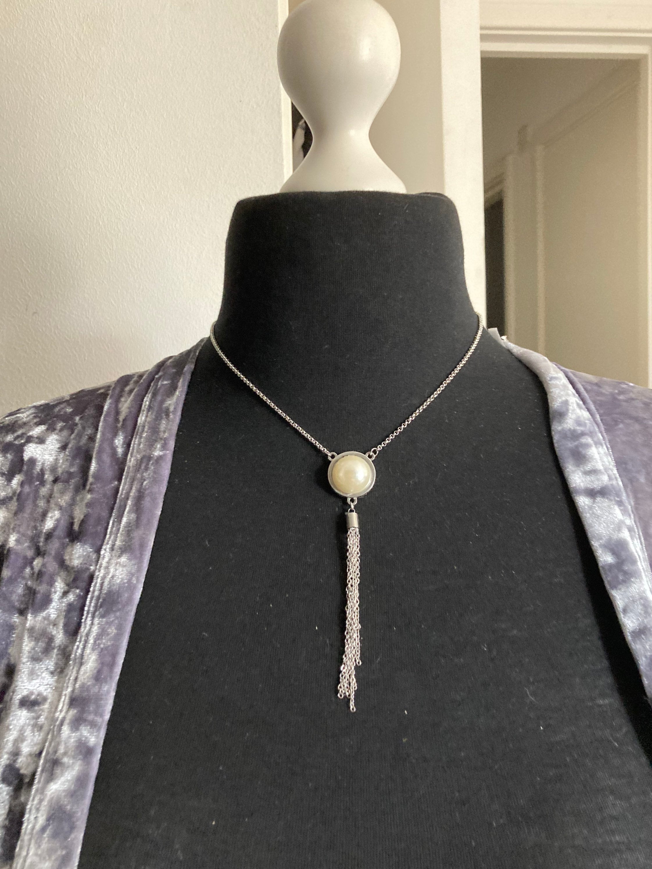 faux plastic Pearl silver tone tassel lariat necklace