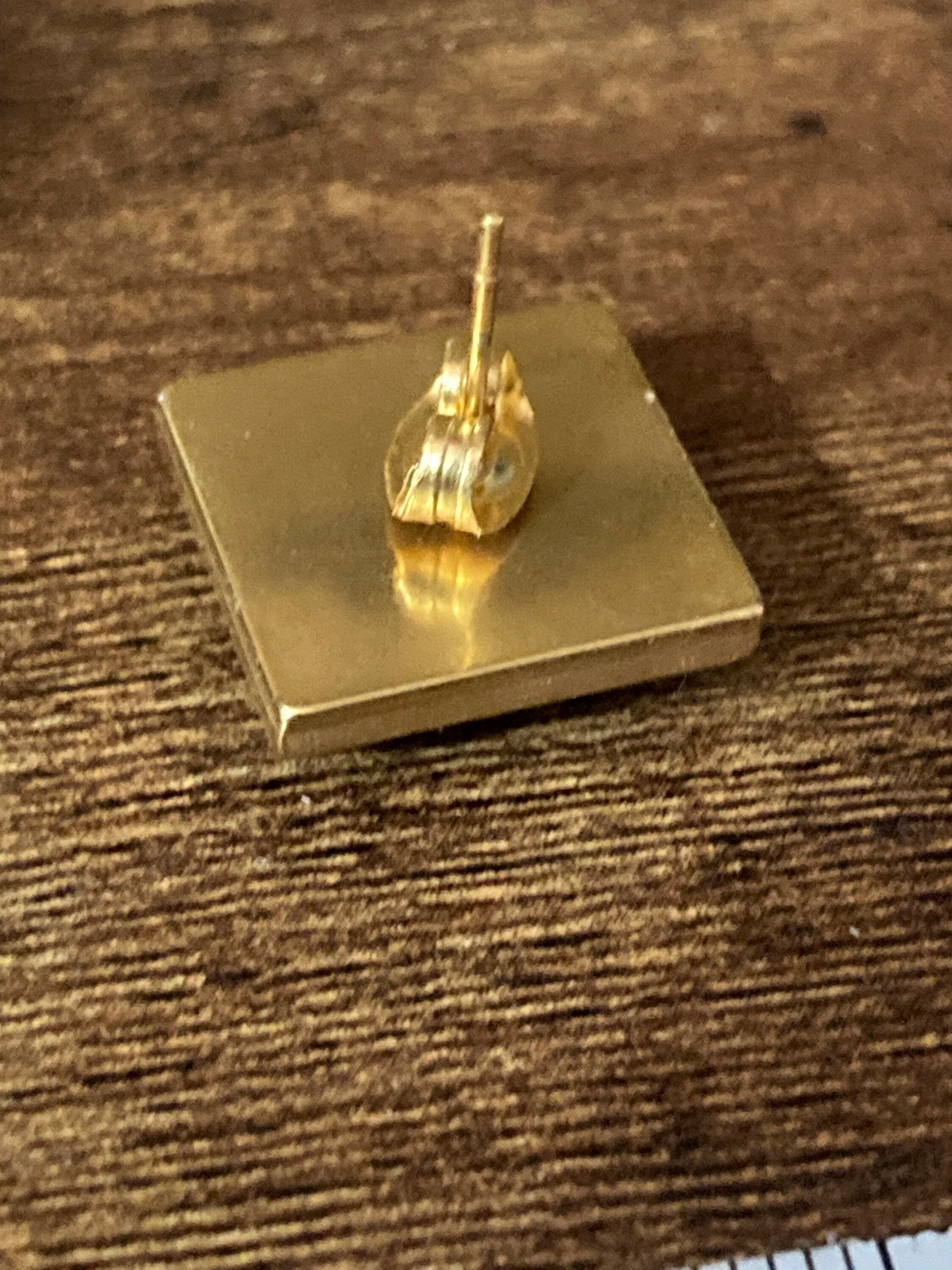 square gold tone Japanese geisha girl stud earrings orange yellow