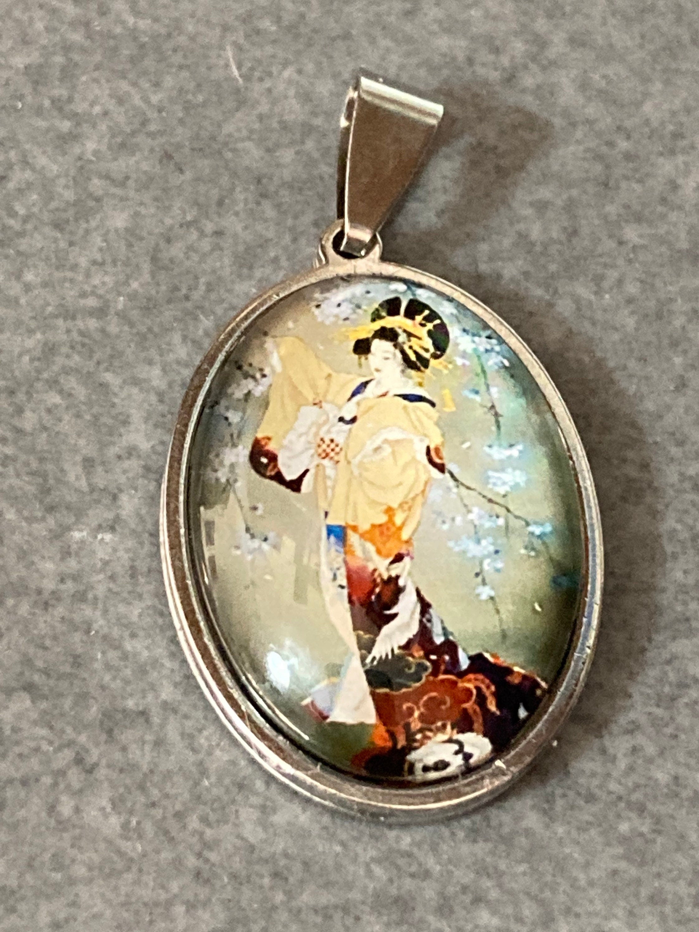 Japanese geisha girl Stainless steel oval pendant