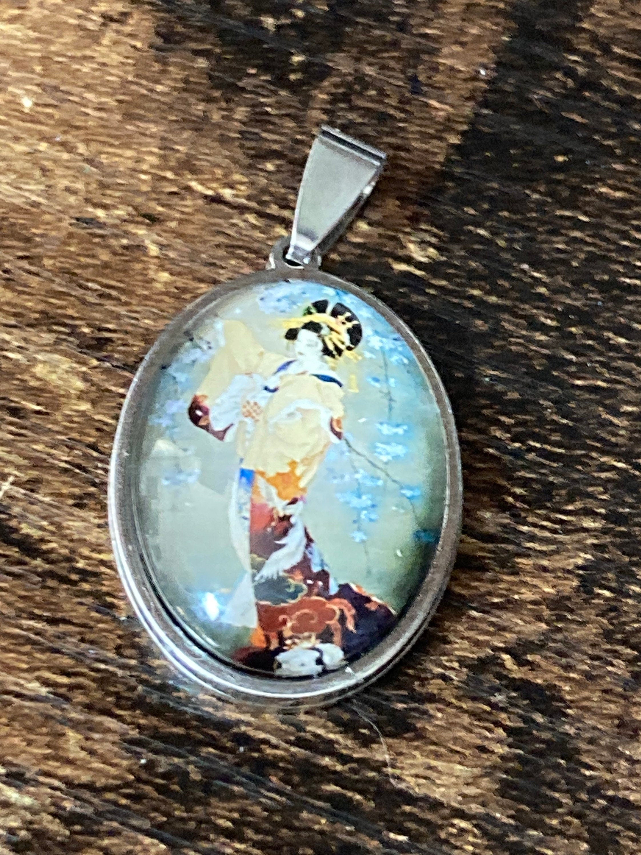Japanese geisha girl Stainless steel oval pendant