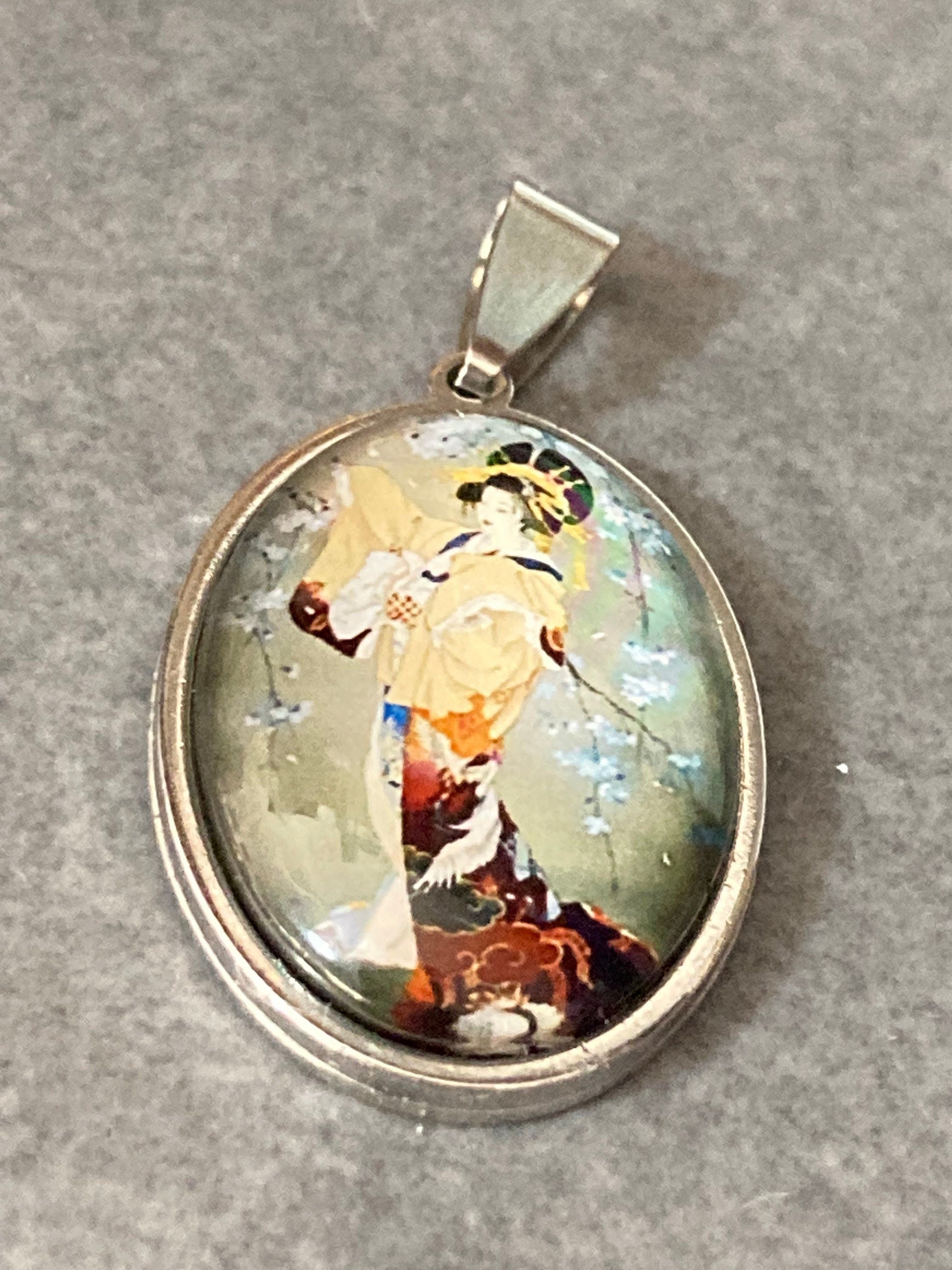 Japanese geisha girl Stainless steel oval pendant