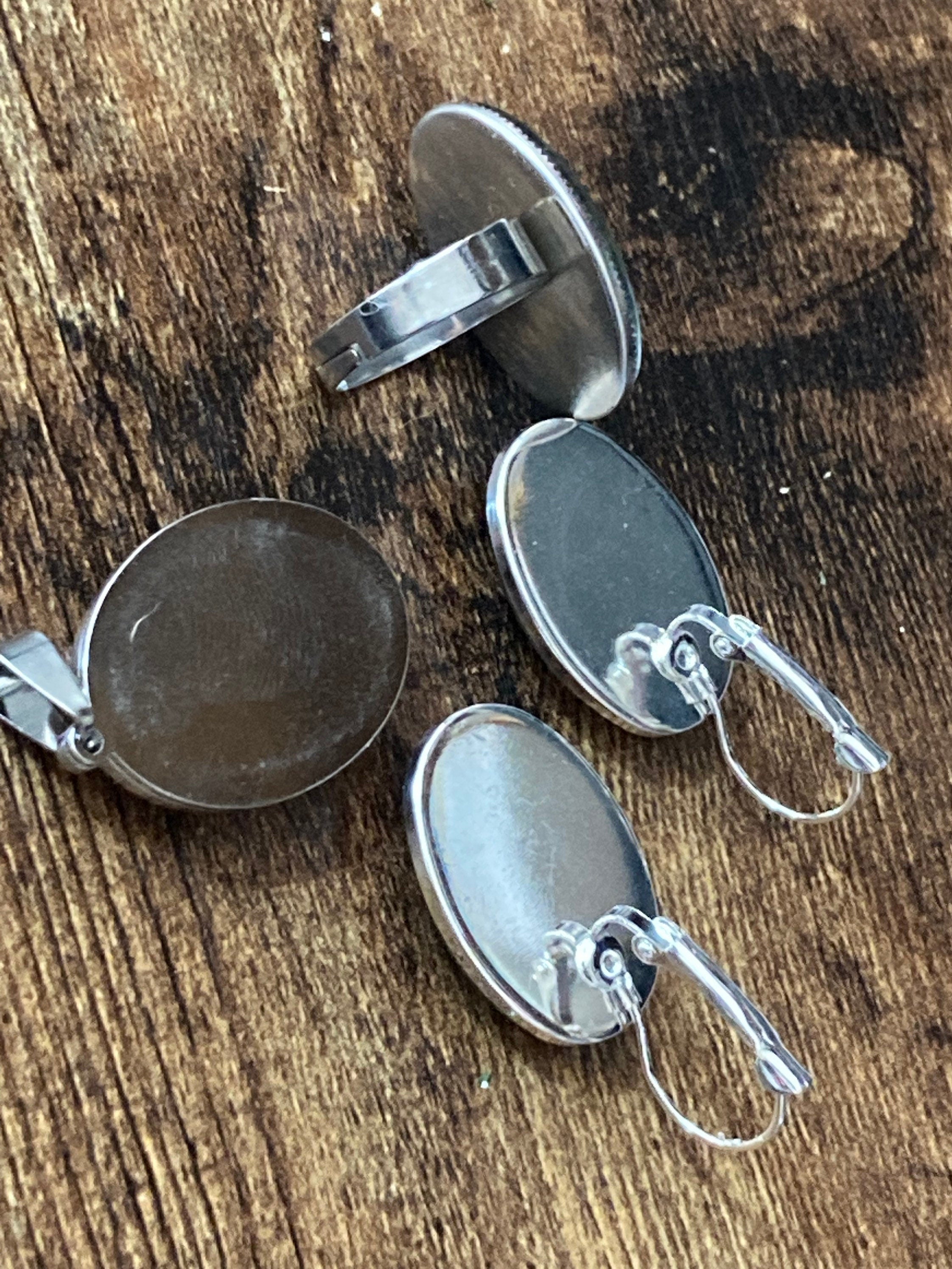 Japanese geisha girl Stainless steel oval pendant