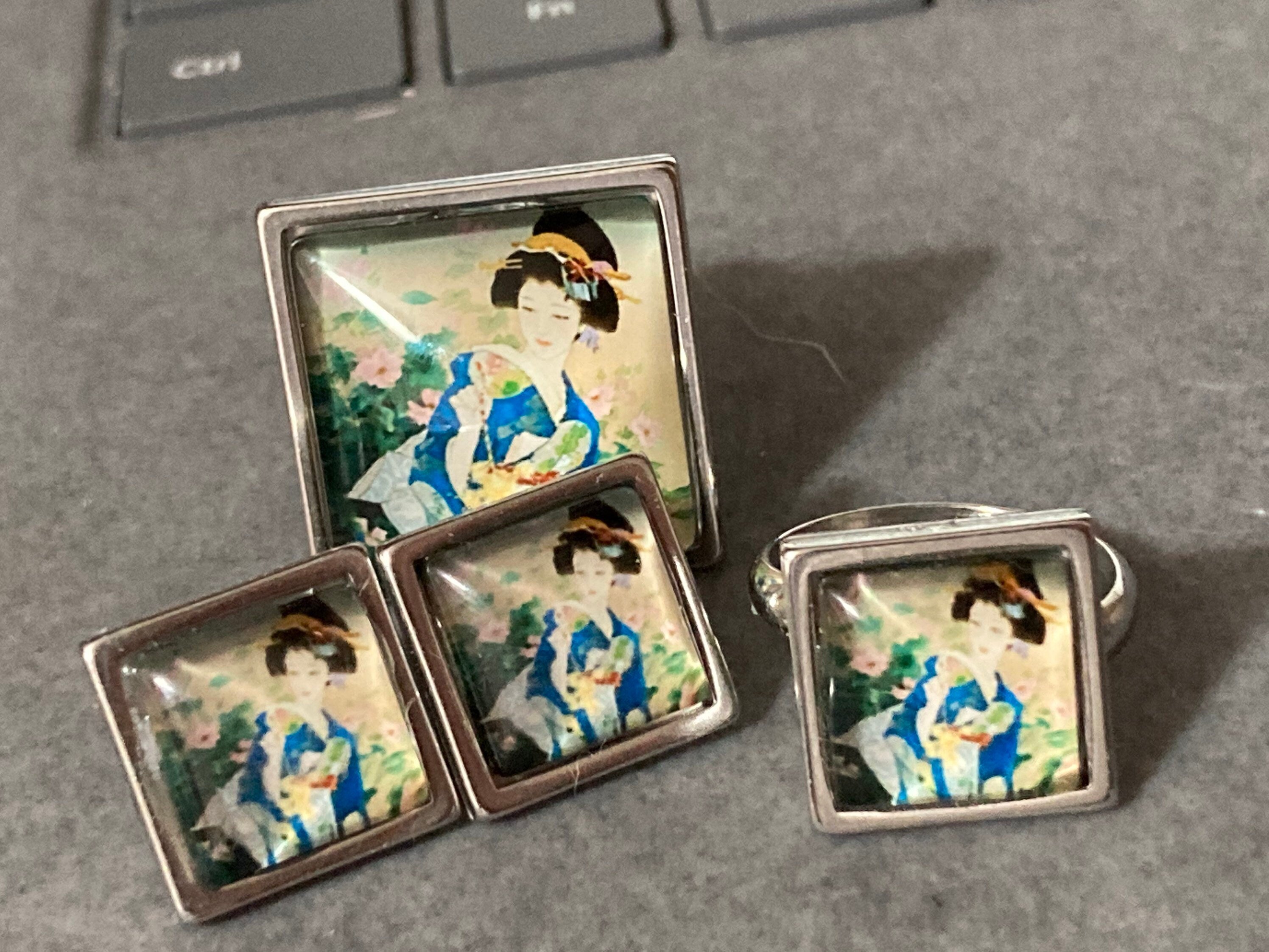 Gold Tone Geisha Girl Ring: Square Glass Cabochon, Adjustable Size