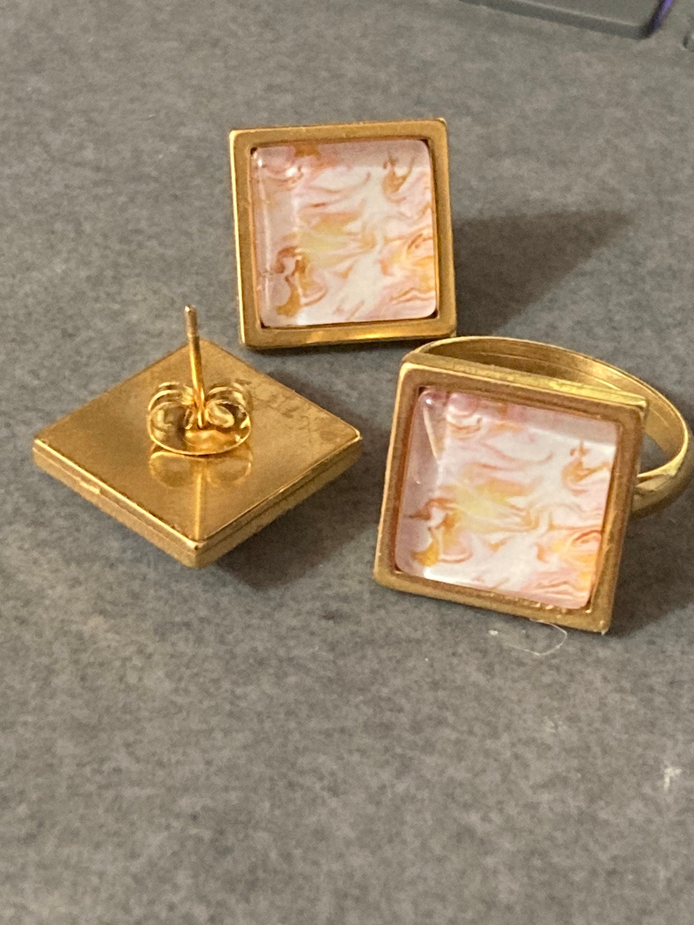 Pink and gold marble stud earrings gold tone 14mm square glass cabochon