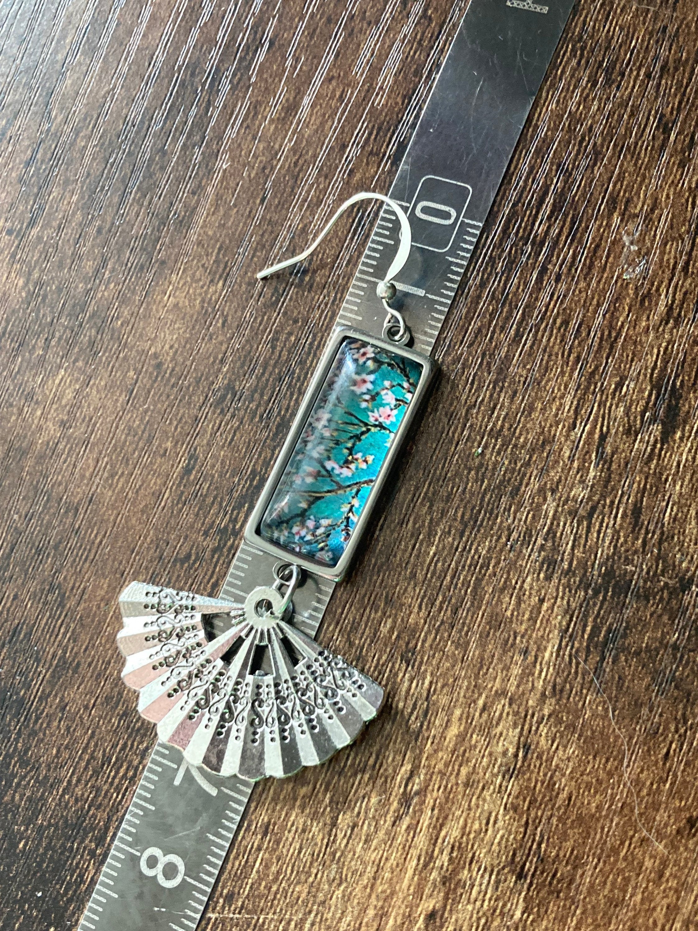 Japanese cherry blossom hand fan dangly earrings silver tone green white