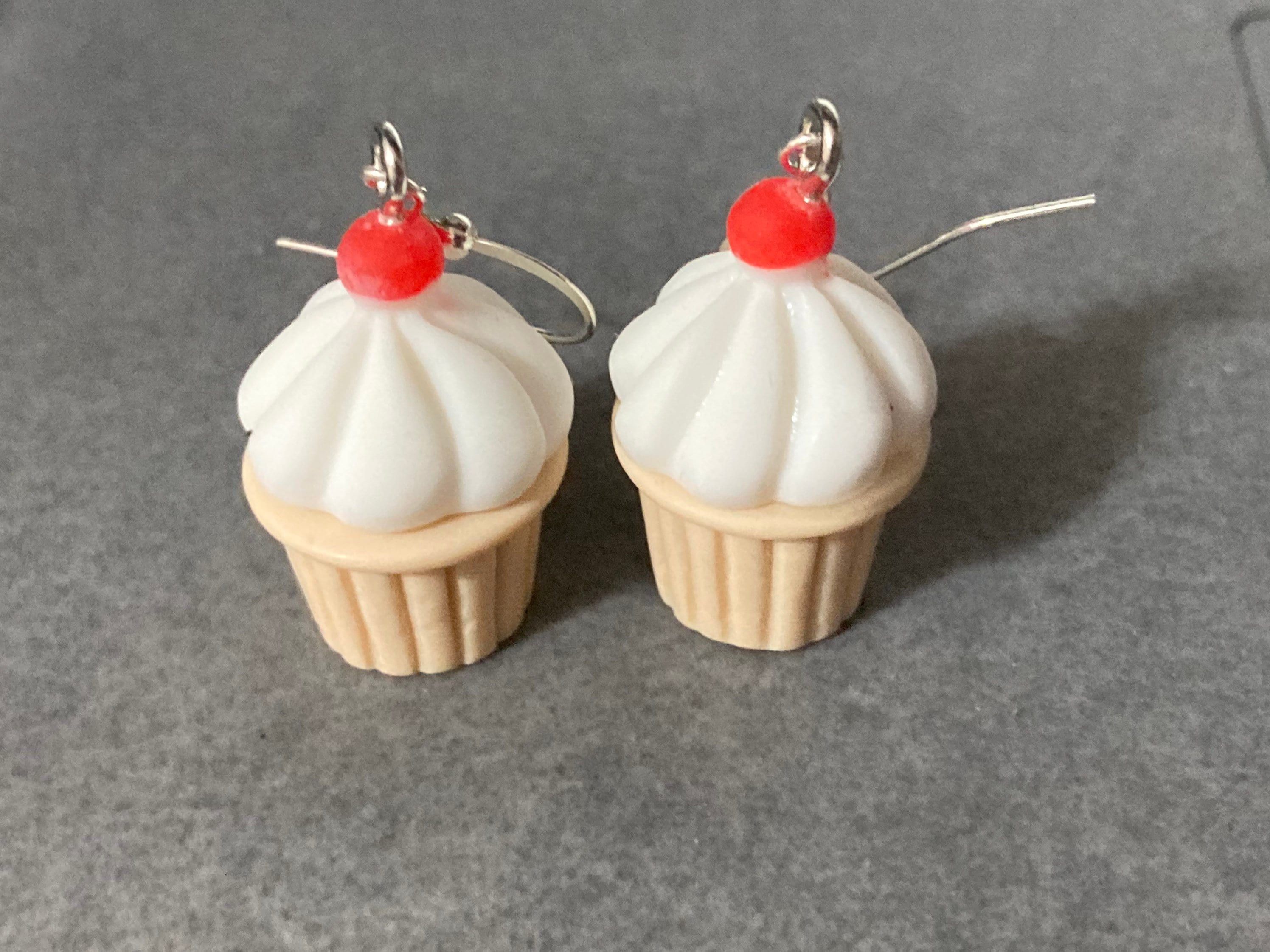 Novelty cupcake drop earrings pierced