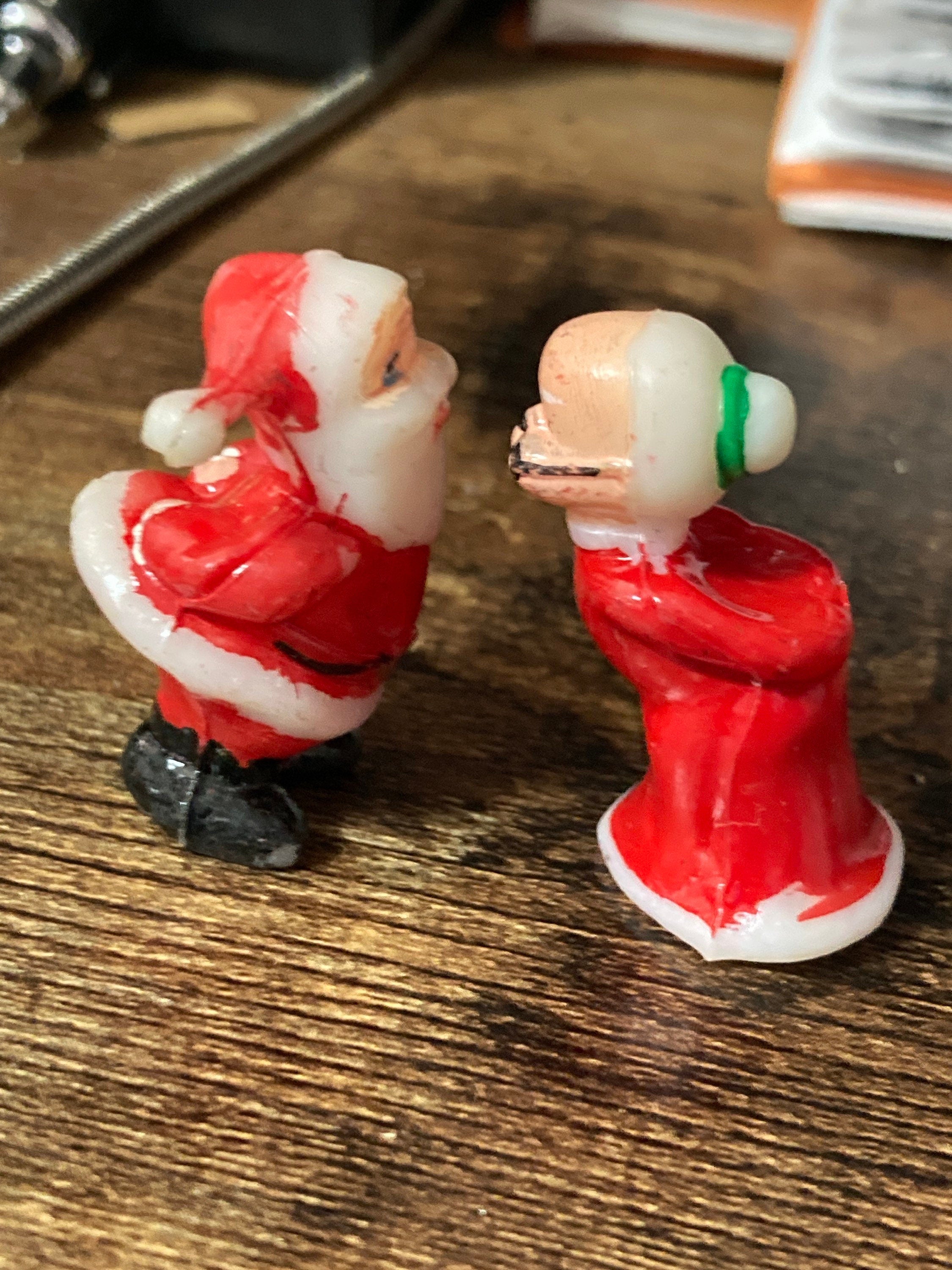 Vintage Mr & Mrs Santa Claus Kissing Cake Topper