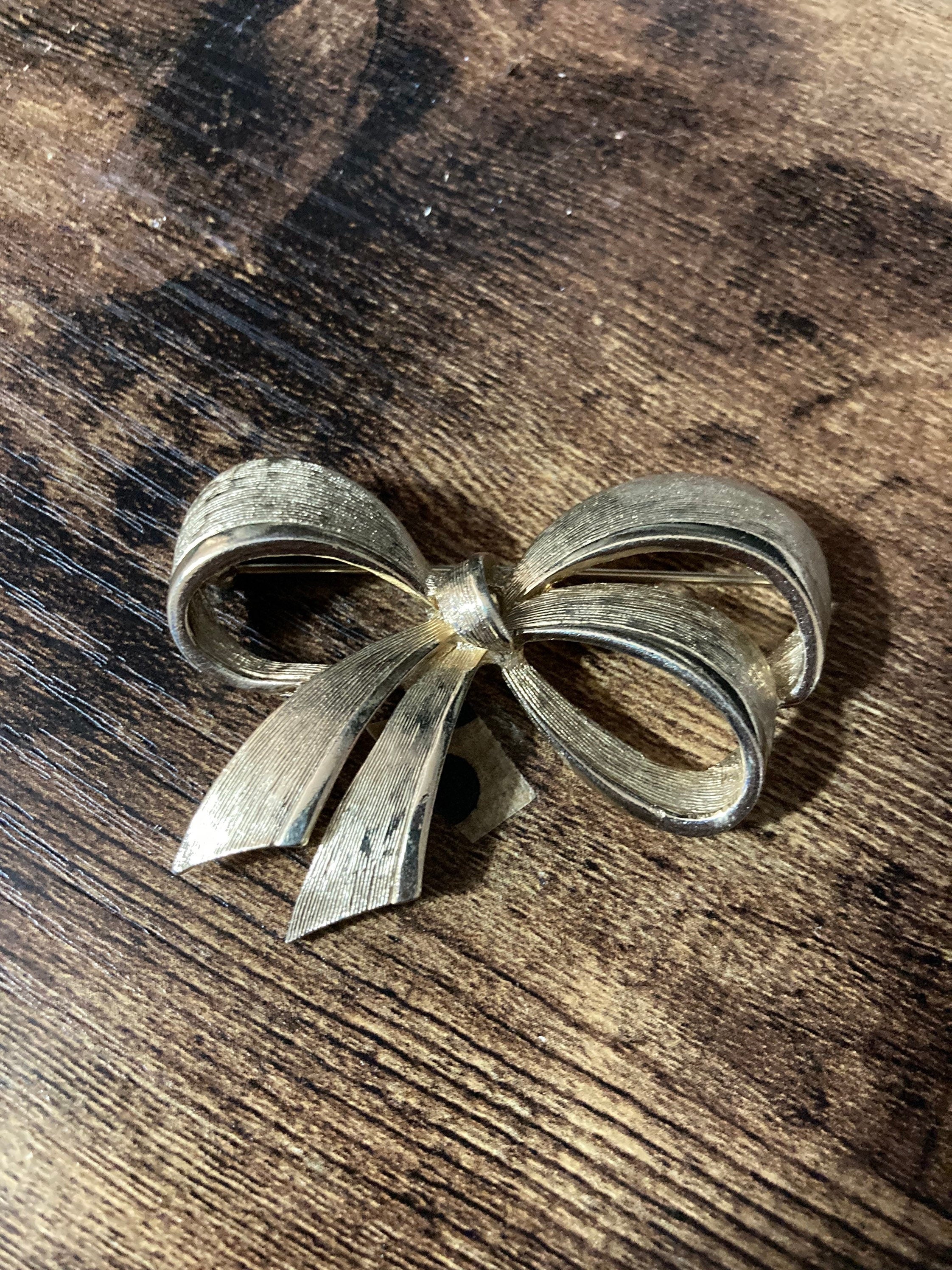 SIGNED AVON abstract ribbon bow brooch large 6cm